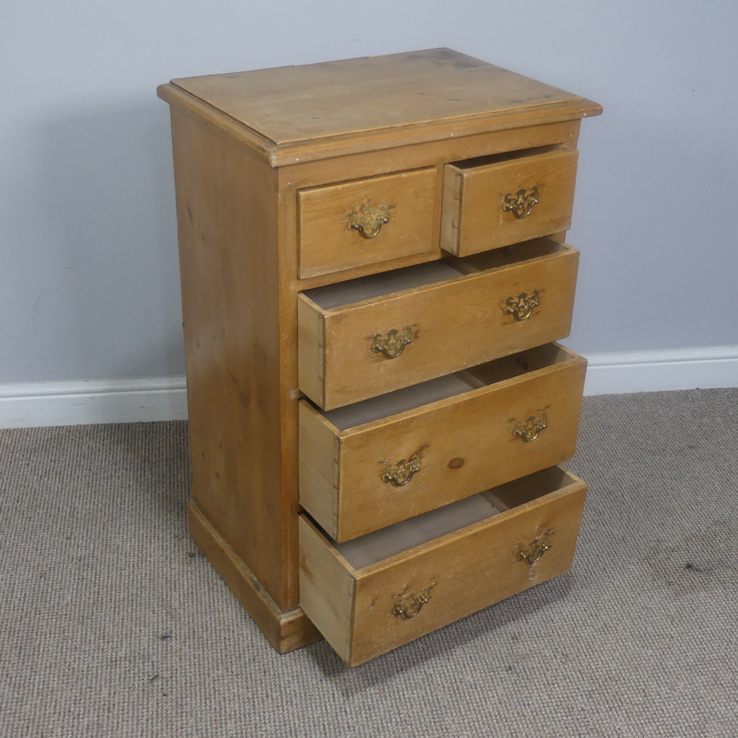 A 20th century small pine Chest of drawers, in a Wellington Chest style, W 60 cm x H 92 cm x D 41 - Bild 4 aus 7