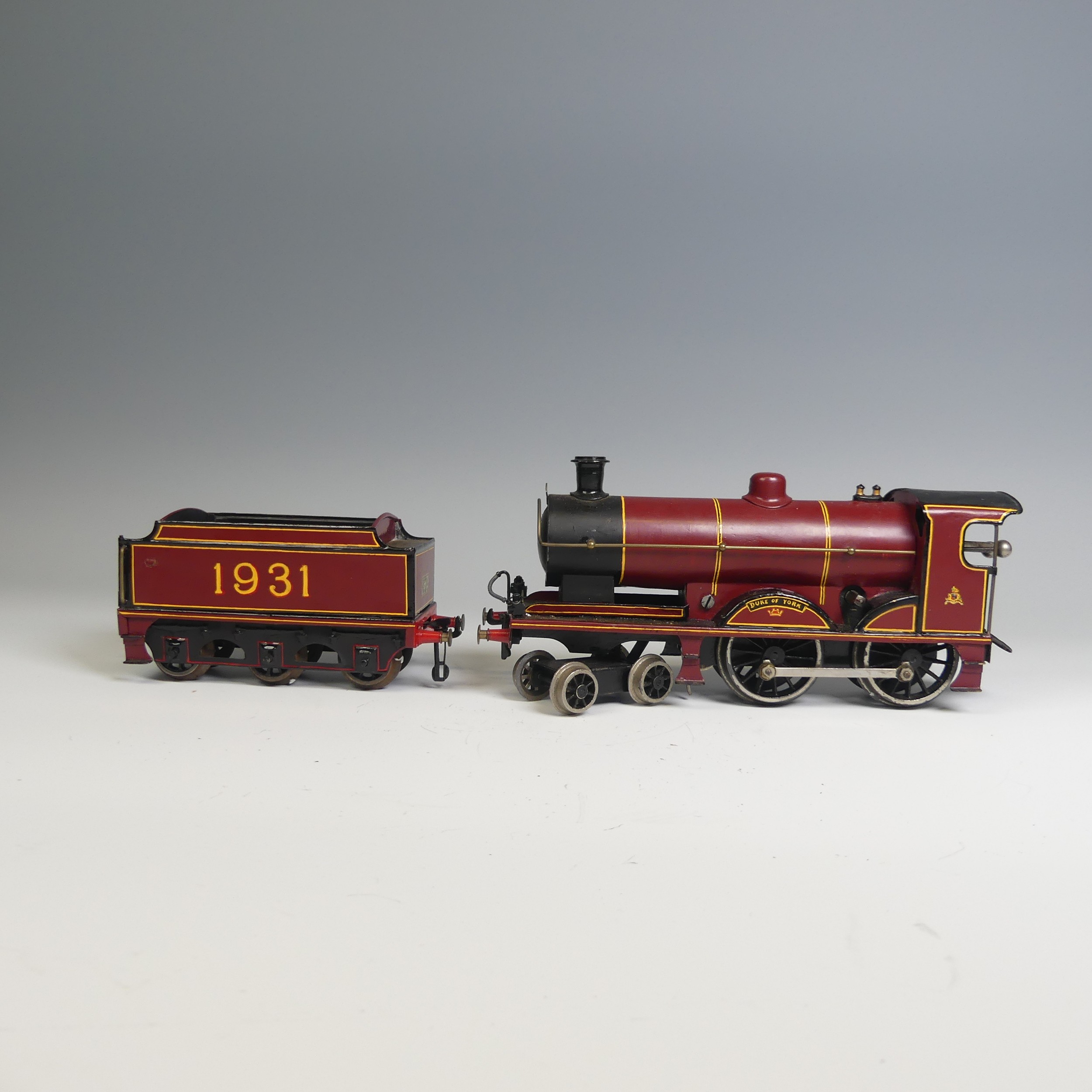 Bassett-Lowke ‘0’ gauge clockwork 'Duke of York’ 4-4-0 Locomotive and six-wheel Tender, finished - Image 4 of 10