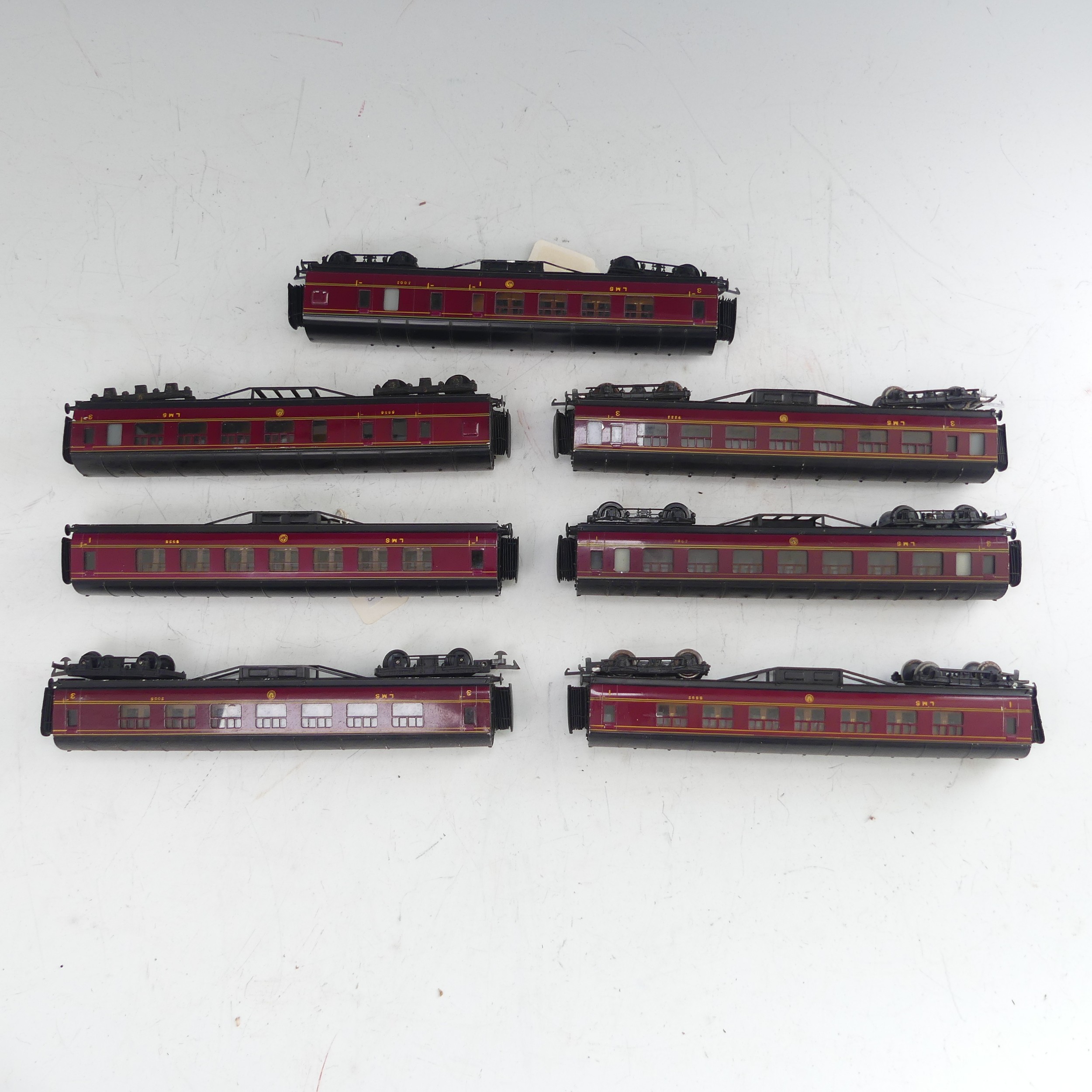 Exley: seven Type K5 ‘00’ gauge L.M.S. Passenger Coaches, maroon, one coach lacks bogies (7) - Bild 4 aus 6