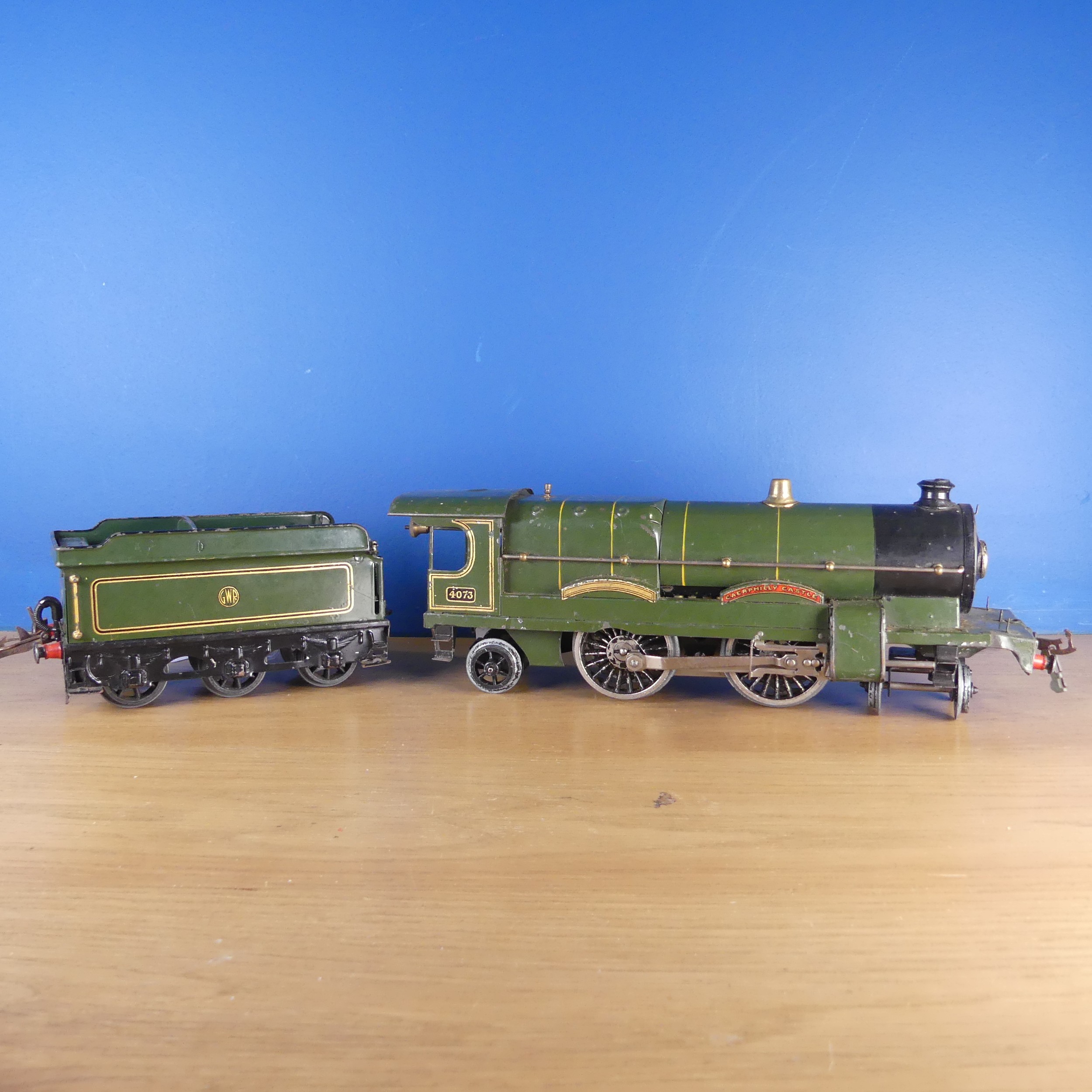 Hornby ‘0’ gauge 3-rail electric GWR 'Caerphilly Castle' 4-4-2 Locomotive and six-wheel Tender, in