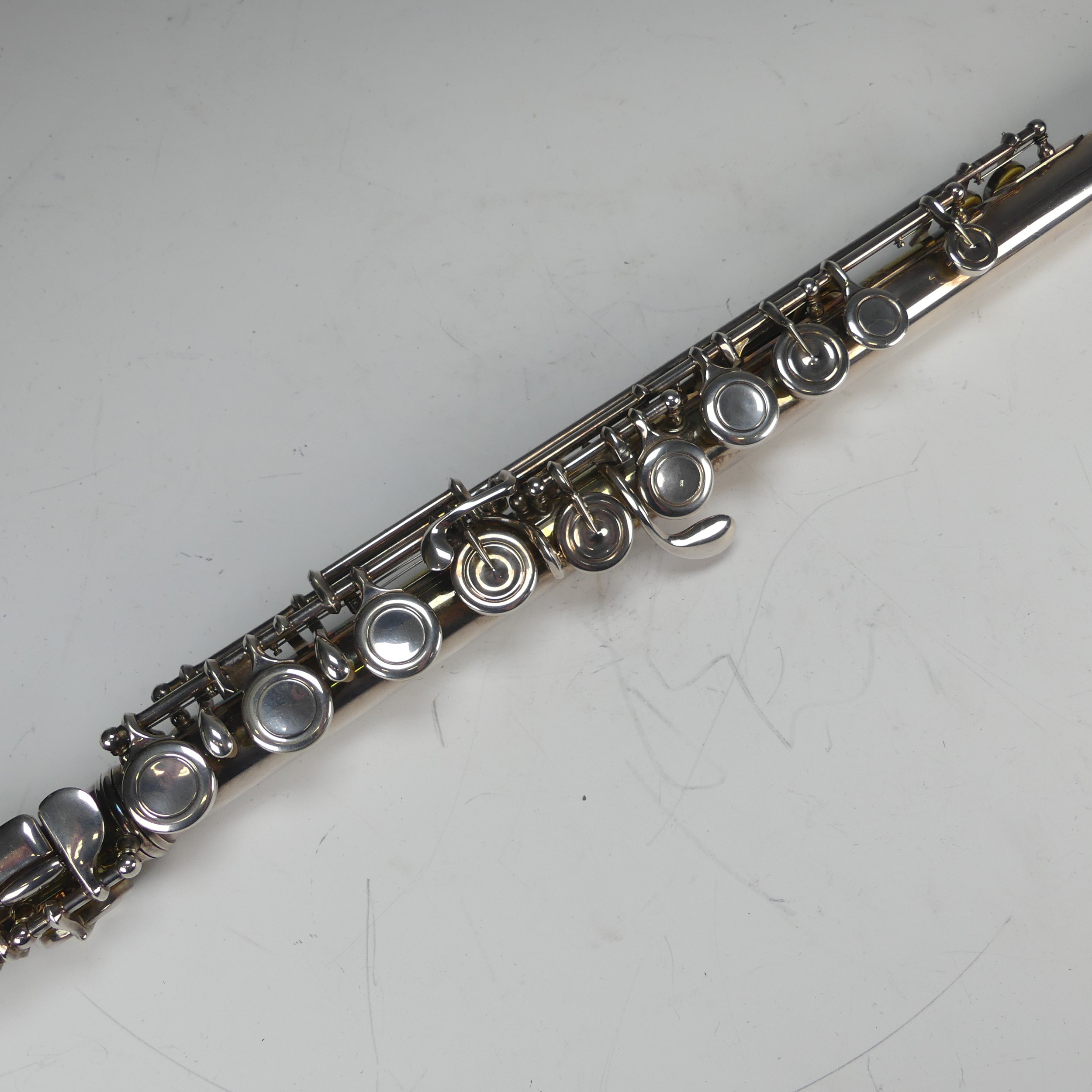 An Altus A907 Flute, with .900 silver headjoint and silver plated body, serial no. 007397, the - Image 6 of 11