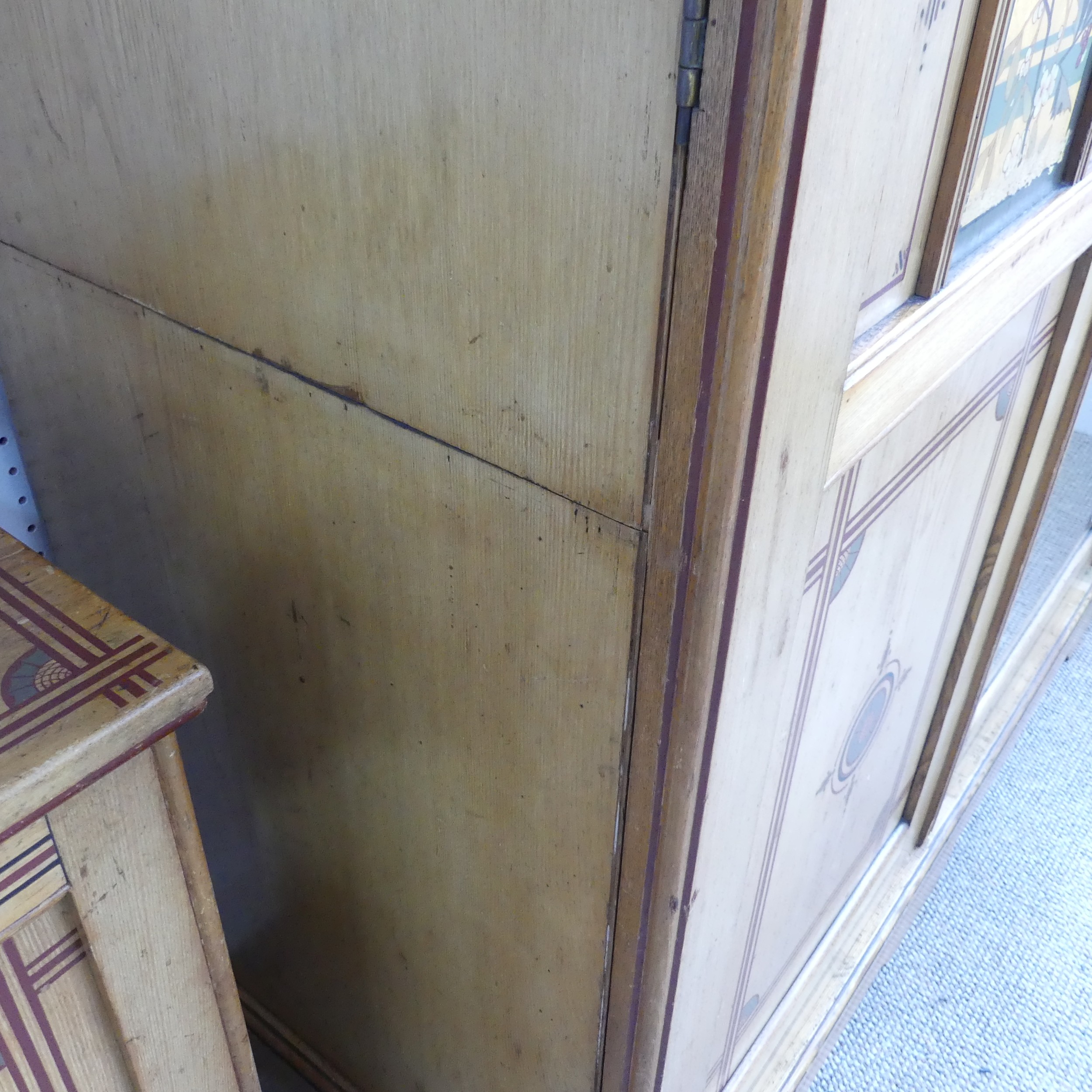 A good Aesthetic Movement pitch pine and oak Bedroom Suite, circa 1870, all pieces with matching - Bild 14 aus 20