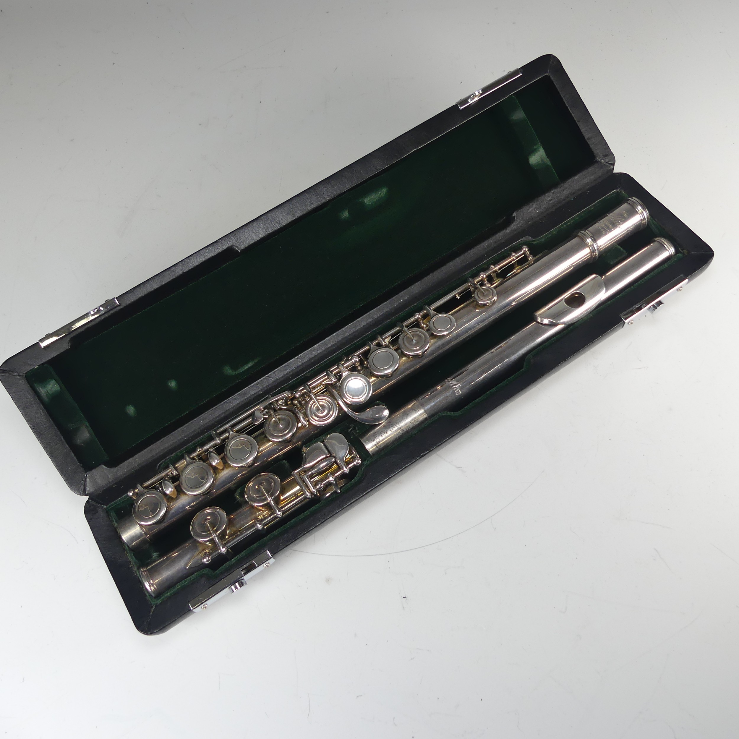 An Altus A907 Flute, with .900 silver headjoint and silver plated body, serial no. 007397, the - Image 9 of 11