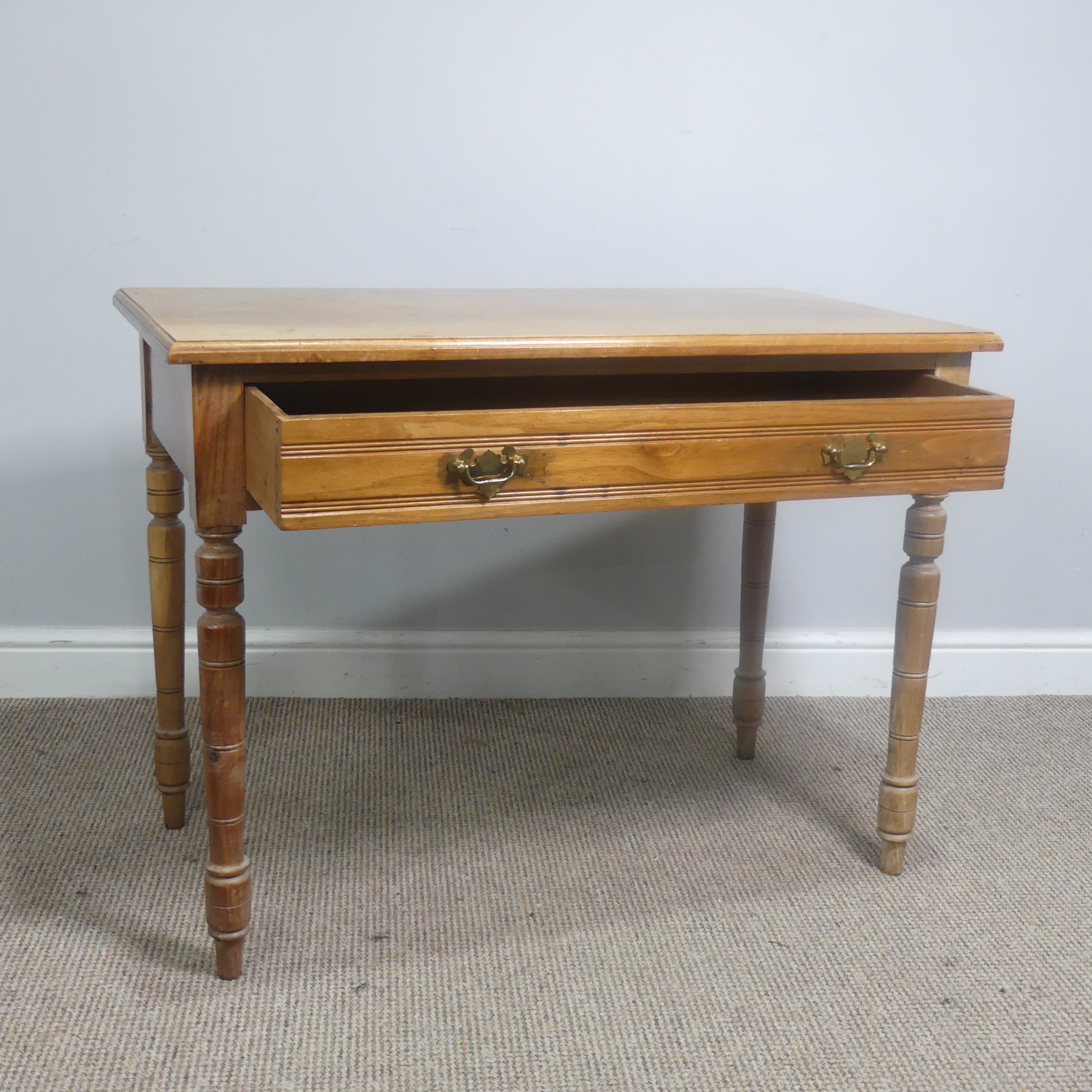 An early 20th century light oak Side Table, with frieze drawer, raise on turned supports, W 92 cm - Image 4 of 5