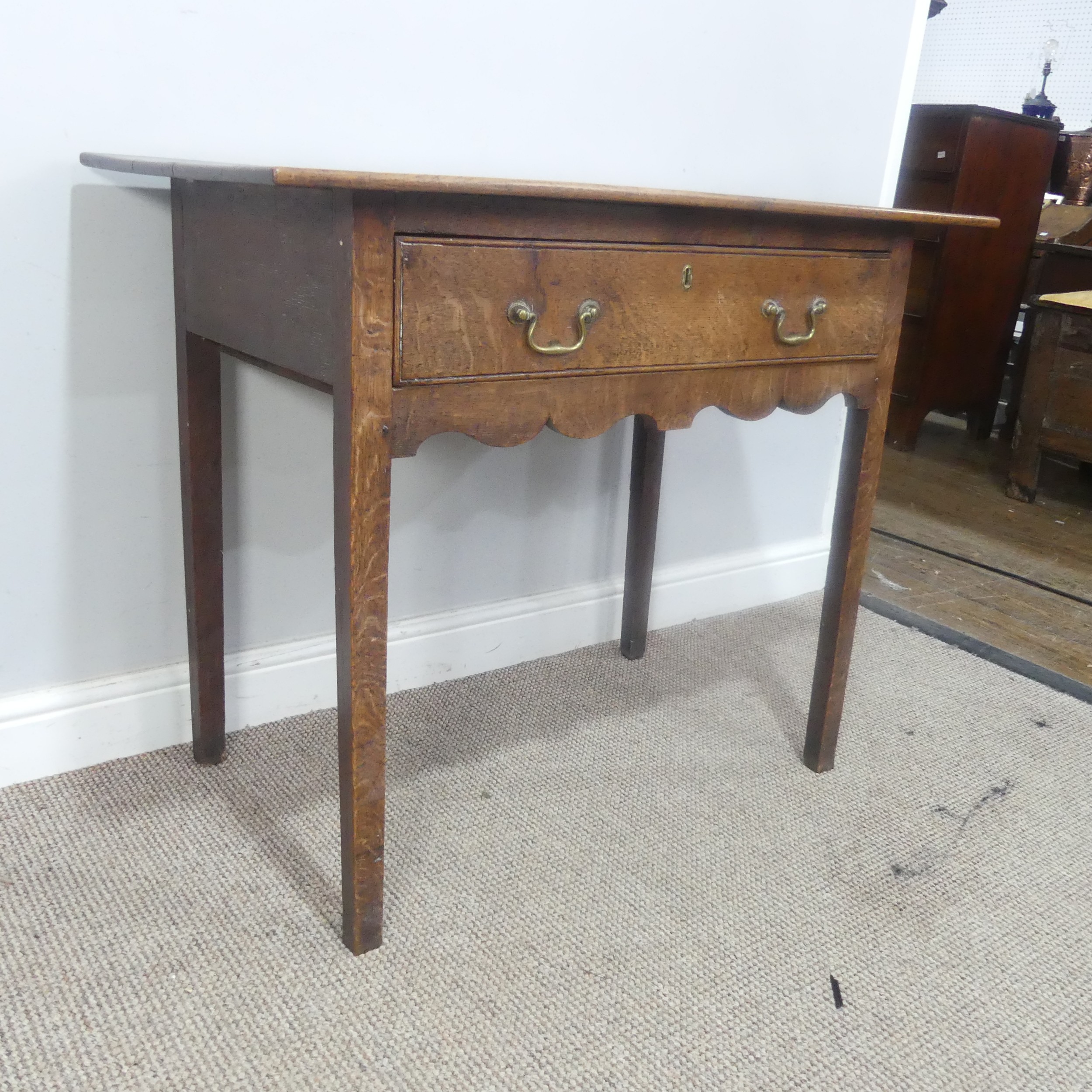 A Georgian oak side Table, overhanging rectangular top over single drawer and moulded frieze, raised - Bild 3 aus 3