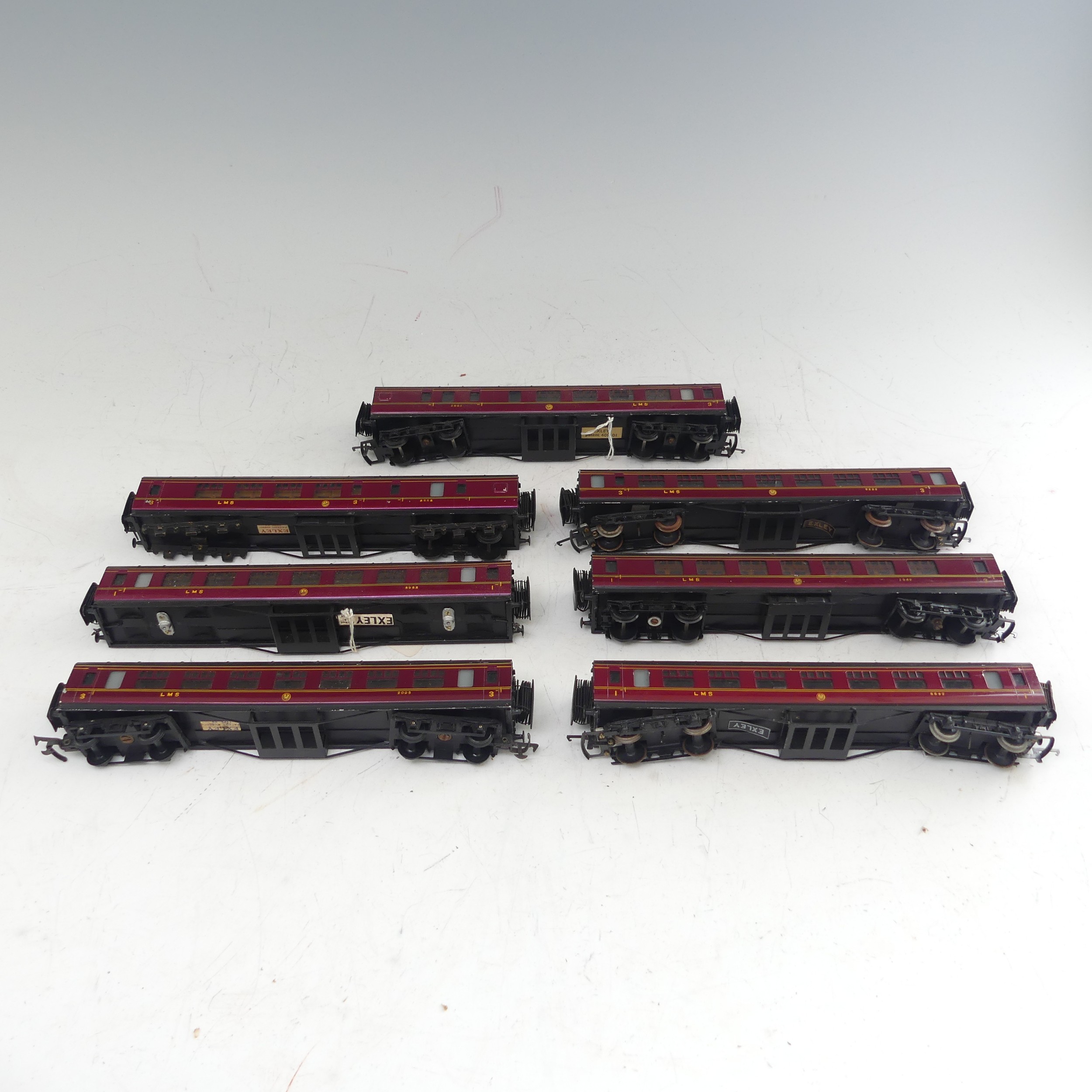 Exley: seven Type K5 ‘00’ gauge L.M.S. Passenger Coaches, maroon, one coach lacks bogies (7) - Bild 3 aus 6