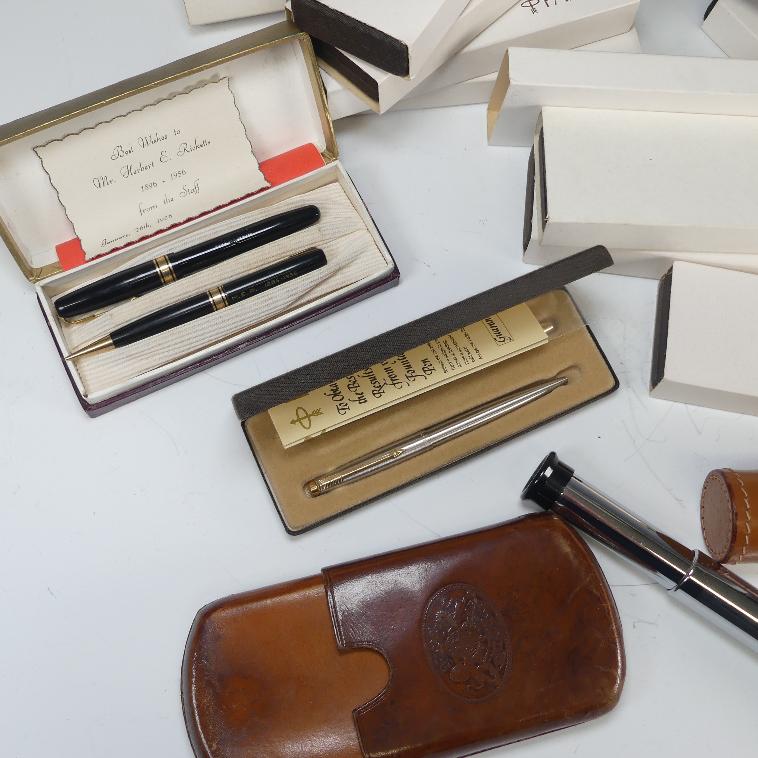 A Watermans W5 fountain Pen and propelling Pencil set, presented to 'Mr. Herbert E. Ricketts', - Image 3 of 4