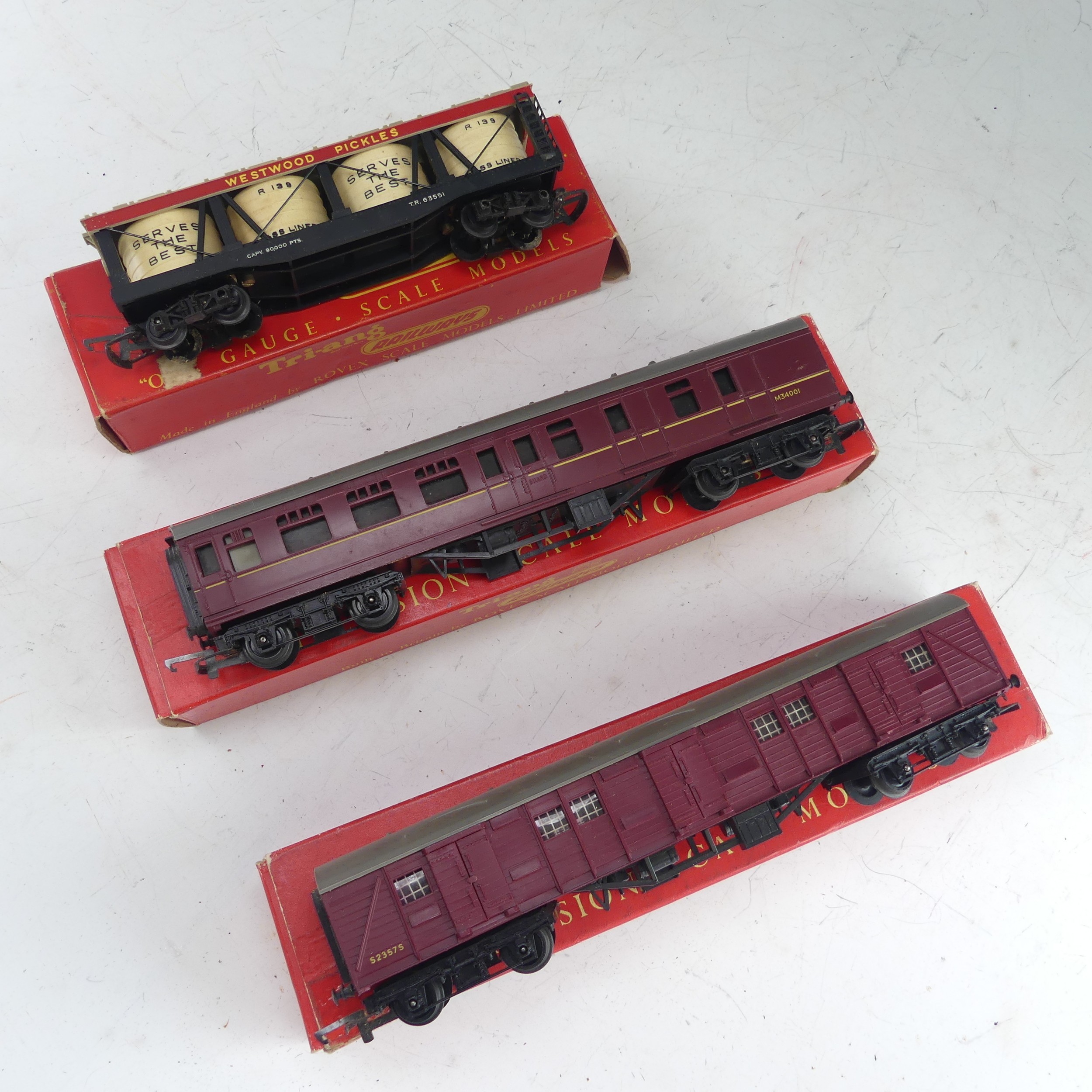 Tri-ang Hornby: '00' gauge electric RS.608 Flying Scotsman Set, containing 4-6-2 tender locomotive