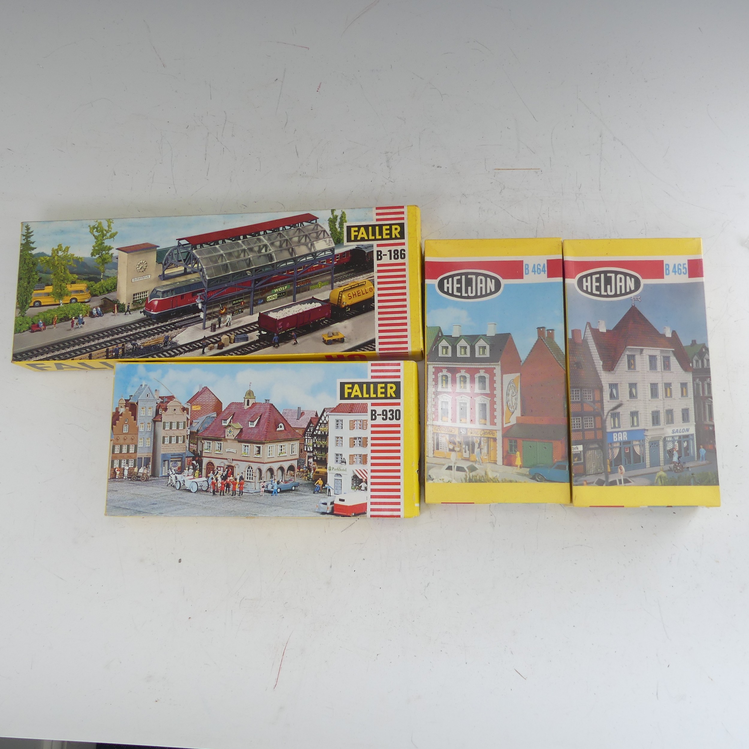 A quantity of '00' gauge plastic and card track and trackside accessories and buildings kits, - Image 6 of 18