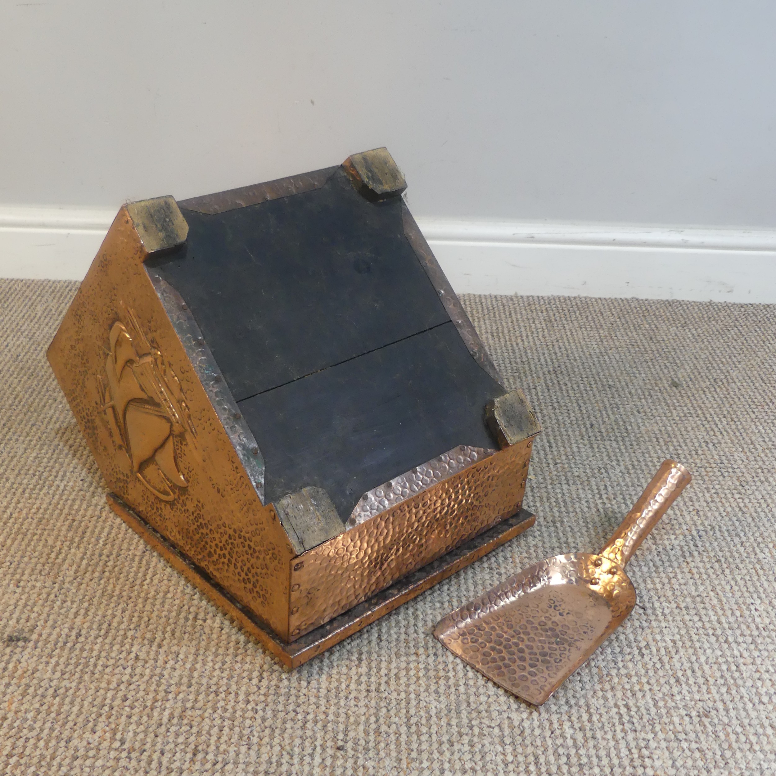 J & F Poole of Hayle Arts & Crafts copper coal Scuttle, with distinctive hammered finish and - Image 10 of 10