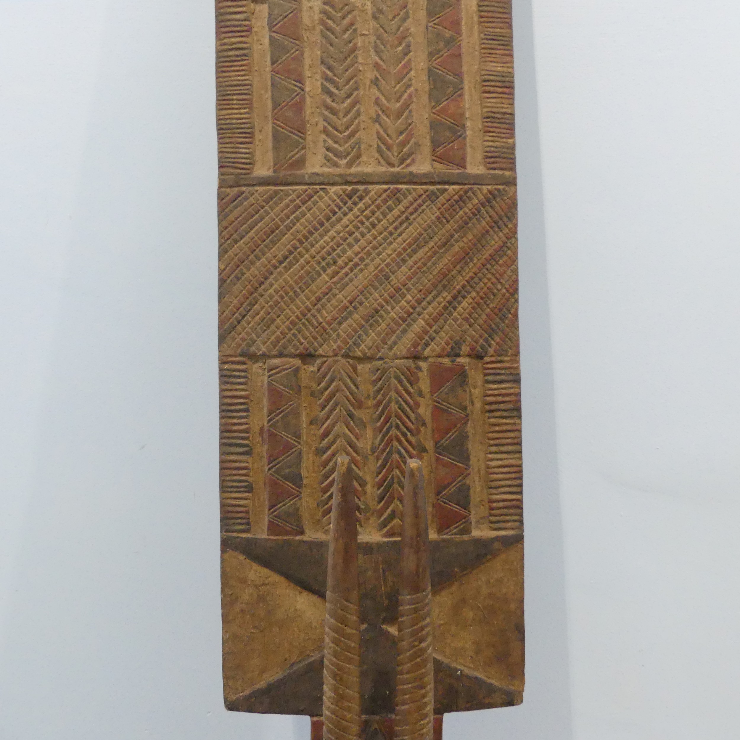 Tribal Artefacts: A Mossi Karanga carved wooden board mask, from Yatenga region Burkina Faso, the - Image 3 of 7