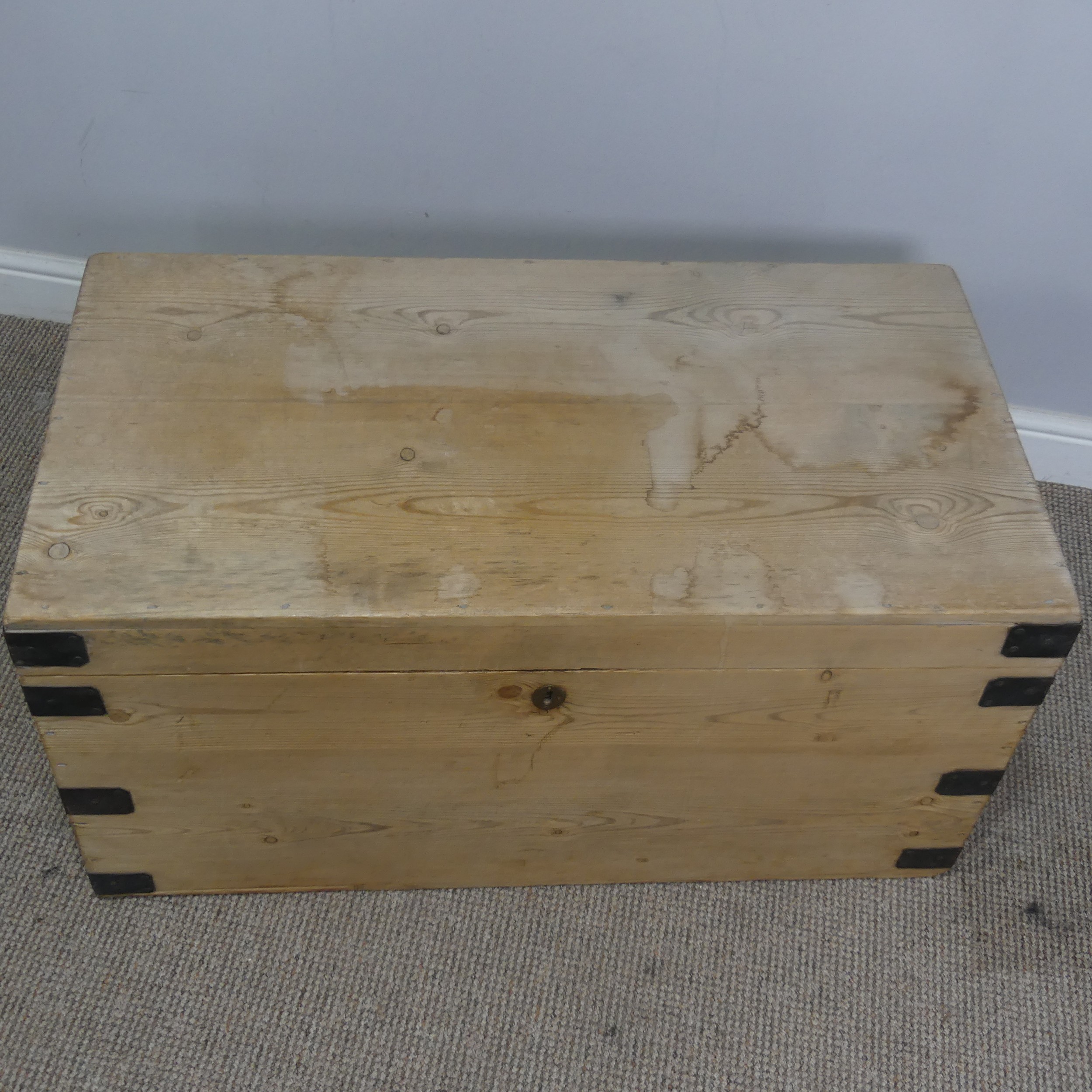 An antique stripped pine and iron bound Blanket Box, W 92 cm x H 48.5 cm x D 49 cm. - Image 9 of 11