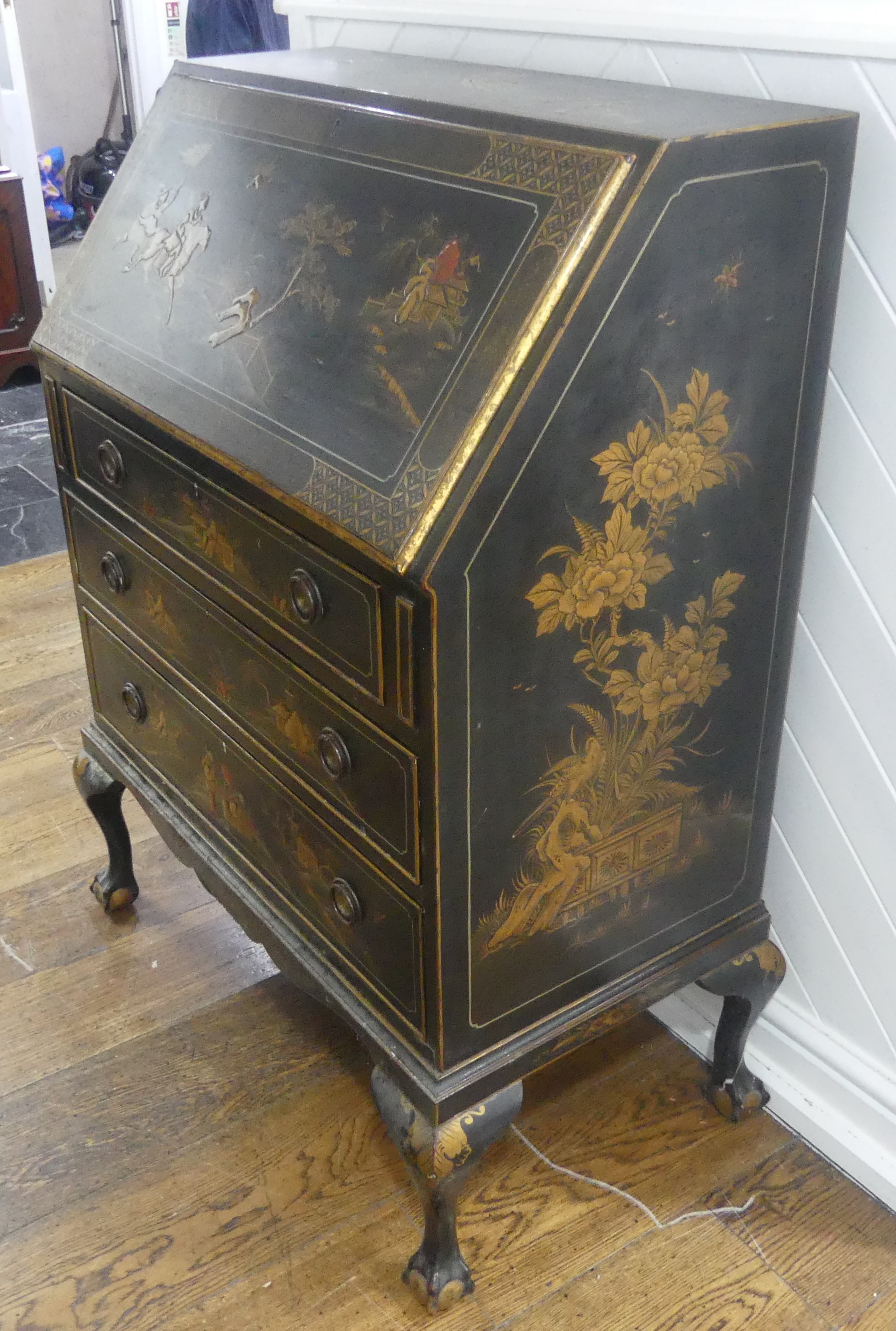 An early 20th century Chinoiserie Bureau, black lacquered and gilt painted decorations, sloped - Image 7 of 7