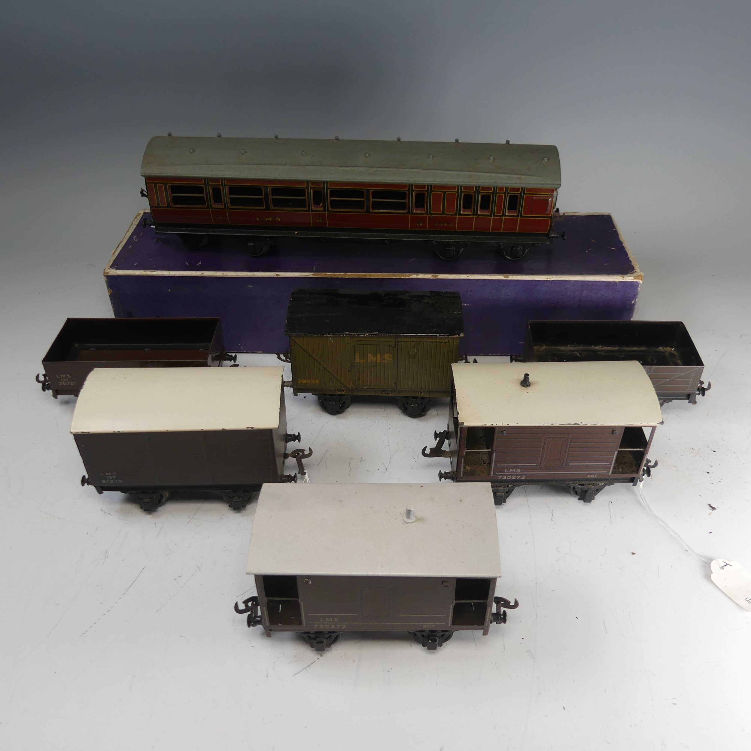 Bassett-Lowke '0' gauge LMS 3rd Class Coach, maroon with yellow lettering, No.9343, boxed, - Bild 7 aus 9