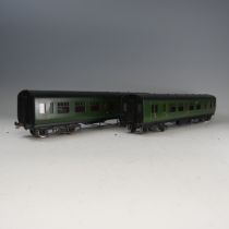 Two Exley ‘0’ gauge SR Coaches, green with yellow lettering: 1st/3rd Passenger Coach No.7856, and