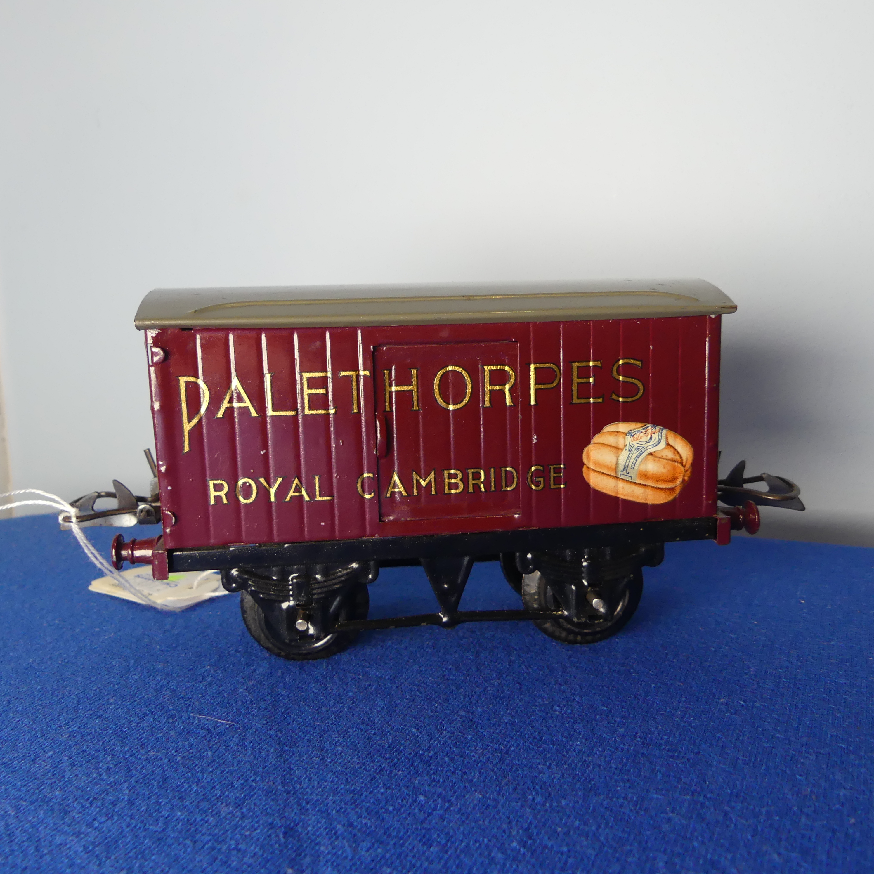 Hornby '0' gauge "Palethorpes Sausage" Van, RS717, maroon body, "Palethorpes Royal Cambridge", - Bild 3 aus 9