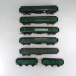 Exley: five Type K5 ‘00’ gauge S.R. Passenger Coaches, green, one lacking a bogie, and two K6 S.R.