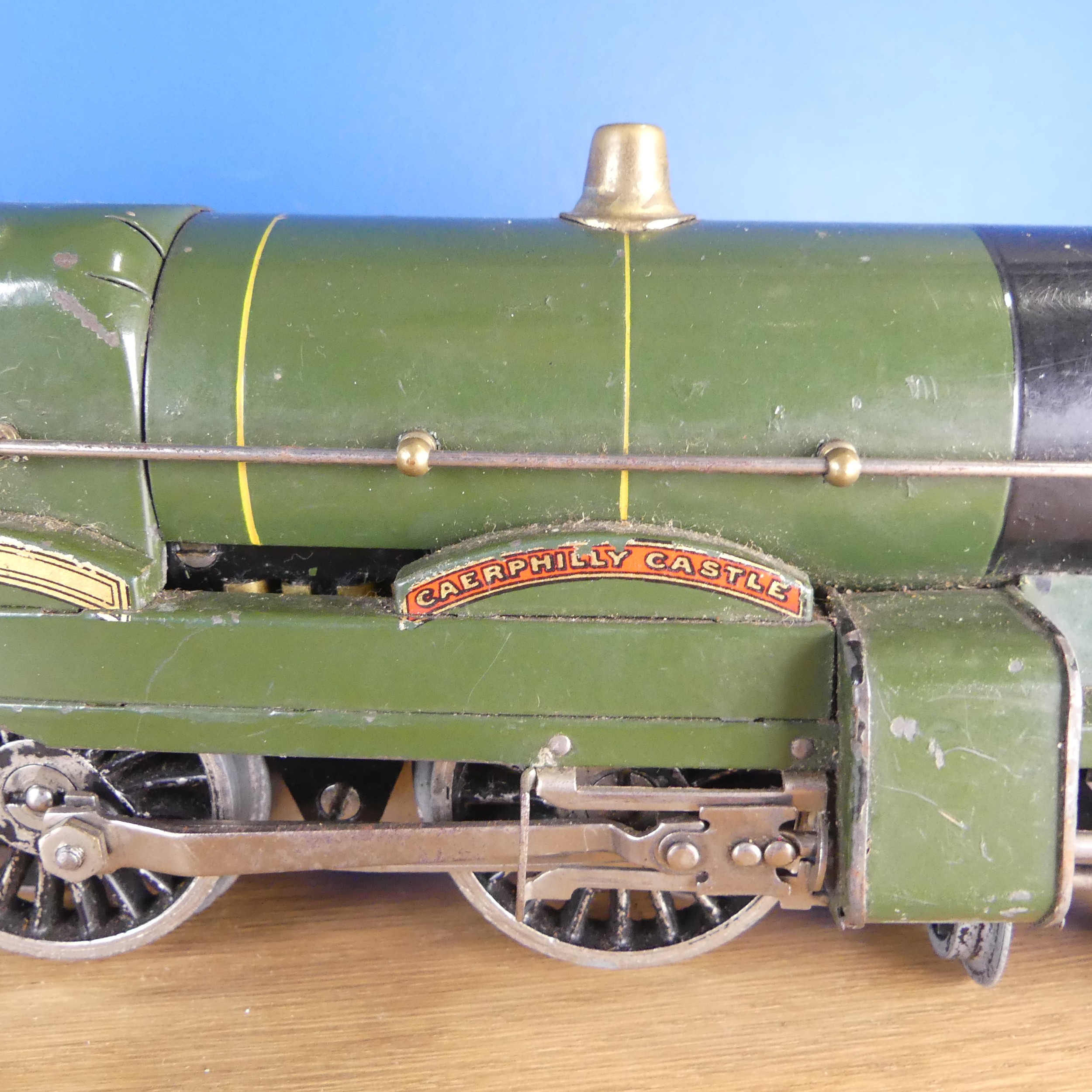 Hornby ‘0’ gauge 3-rail electric GWR 'Caerphilly Castle' 4-4-2 Locomotive and six-wheel Tender, in - Image 5 of 6