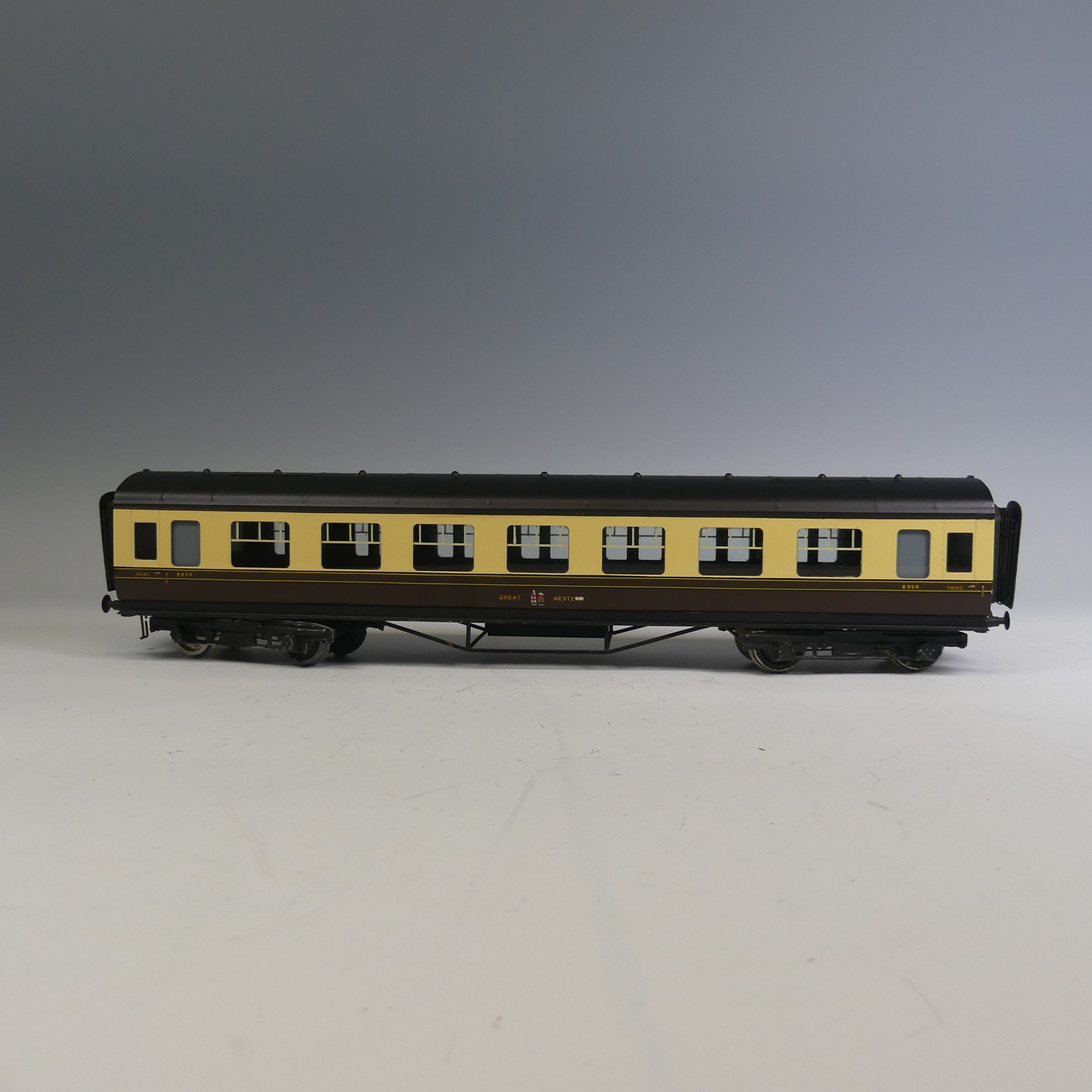 Exley ‘0’ gauge GWR All 3rd Corridor Passenger Coach, chocolate and cream, No.8899. - Image 2 of 6