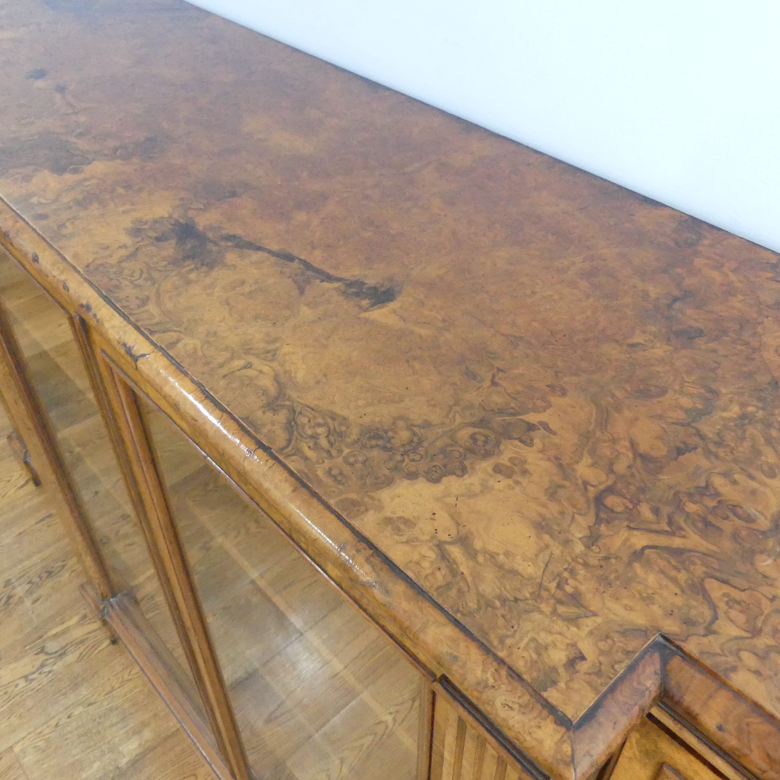 A good Victorian burr walnut breakfront glazed Bookcase, shaped top over glazed doors and plinth - Bild 6 aus 14