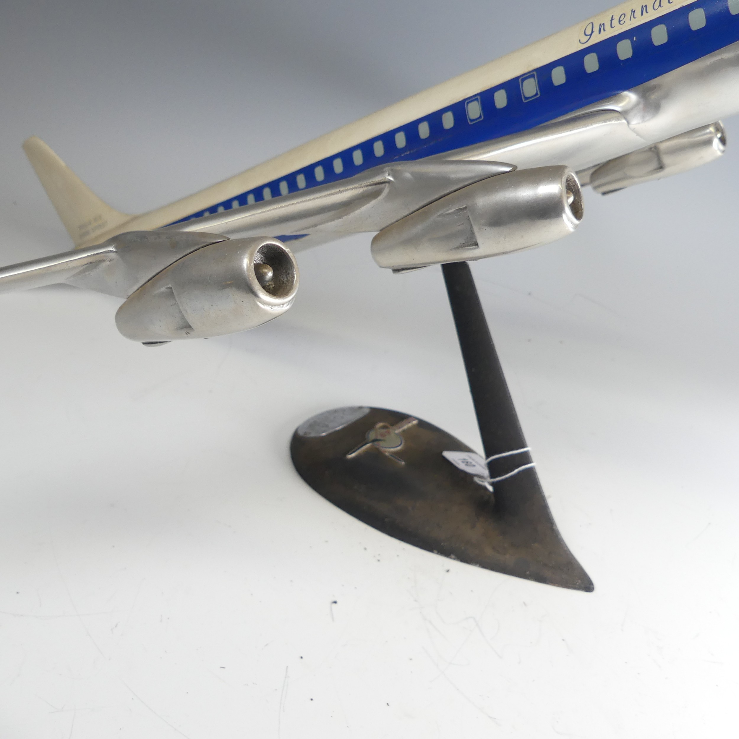 An aircraft manufacturers desktop metal model Aeroplane, 1:72 scale aeroplane of International Air - Image 3 of 18