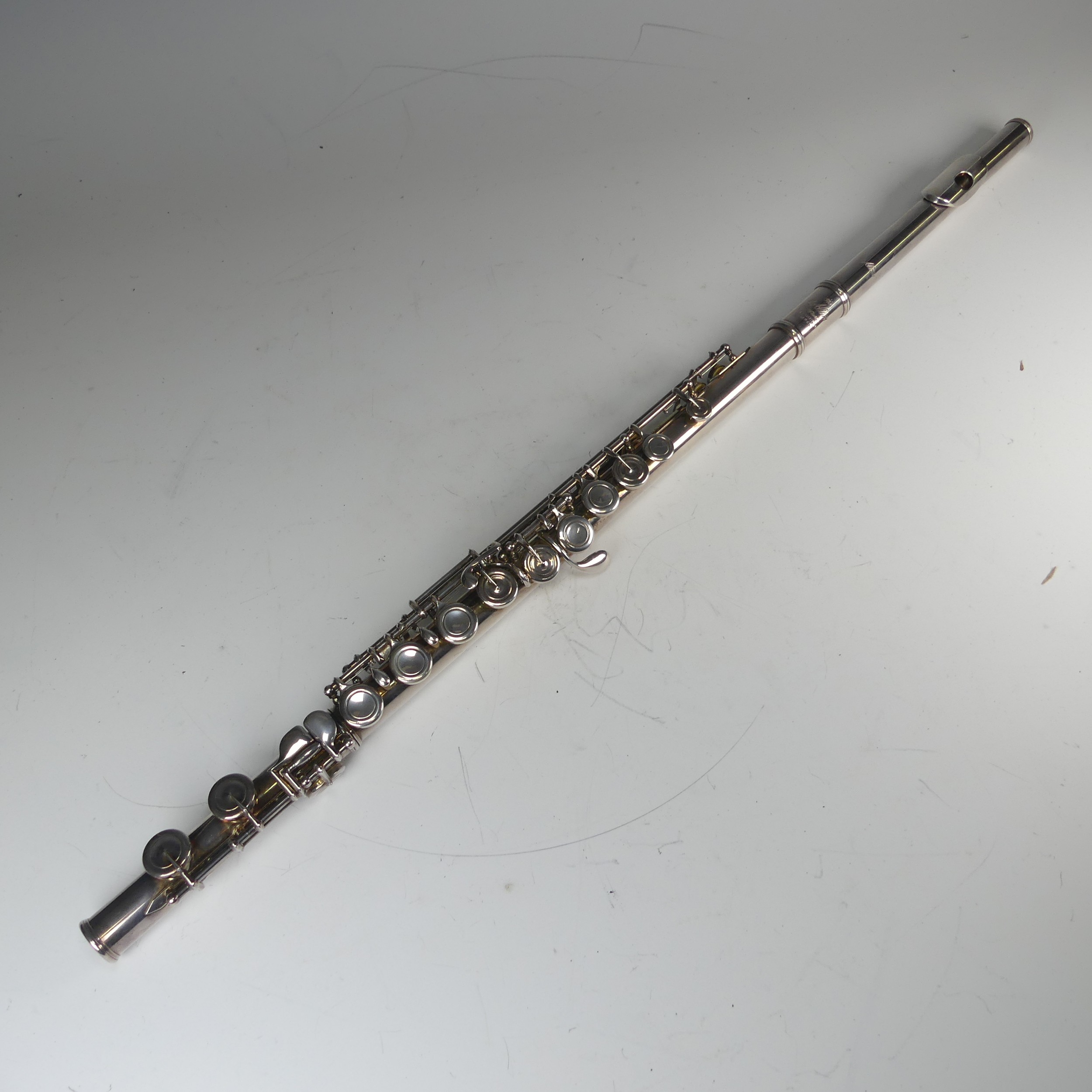 An Altus A907 Flute, with .900 silver headjoint and silver plated body, serial no. 007397, the - Image 5 of 11