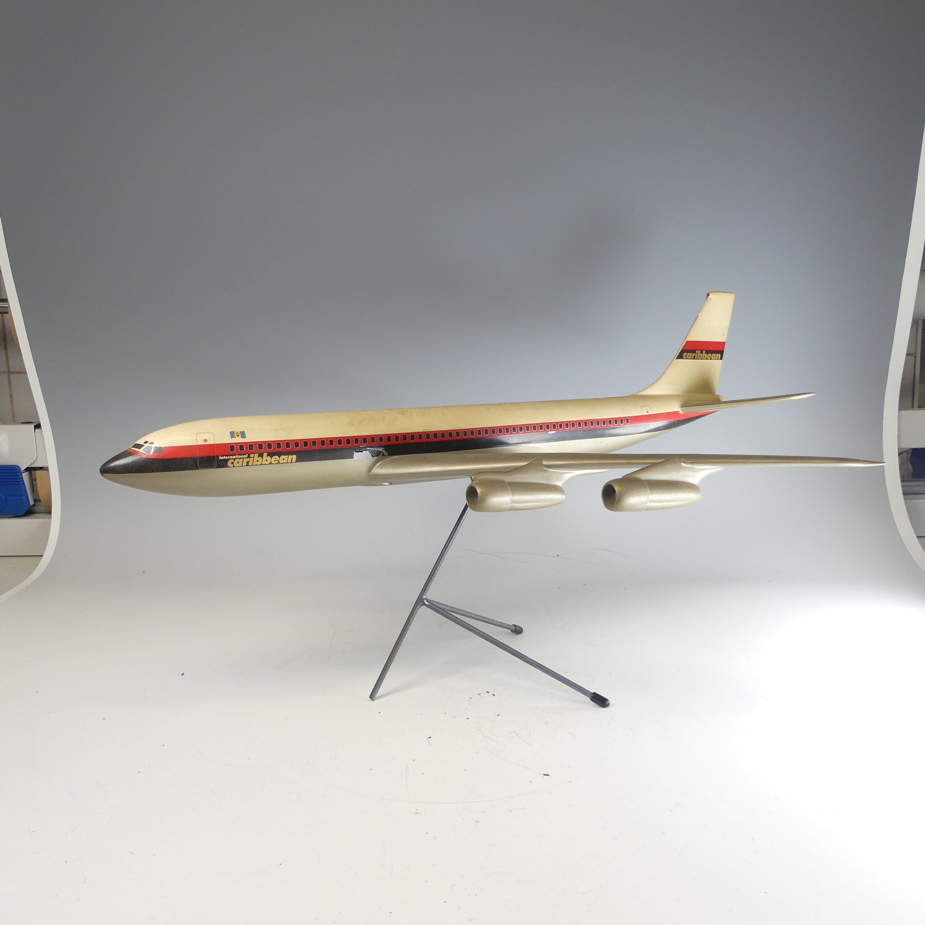 An aircraft manufacturers desktop metal model Aeroplane, 1:72 scale aeroplane of International Air - Bild 17 aus 18