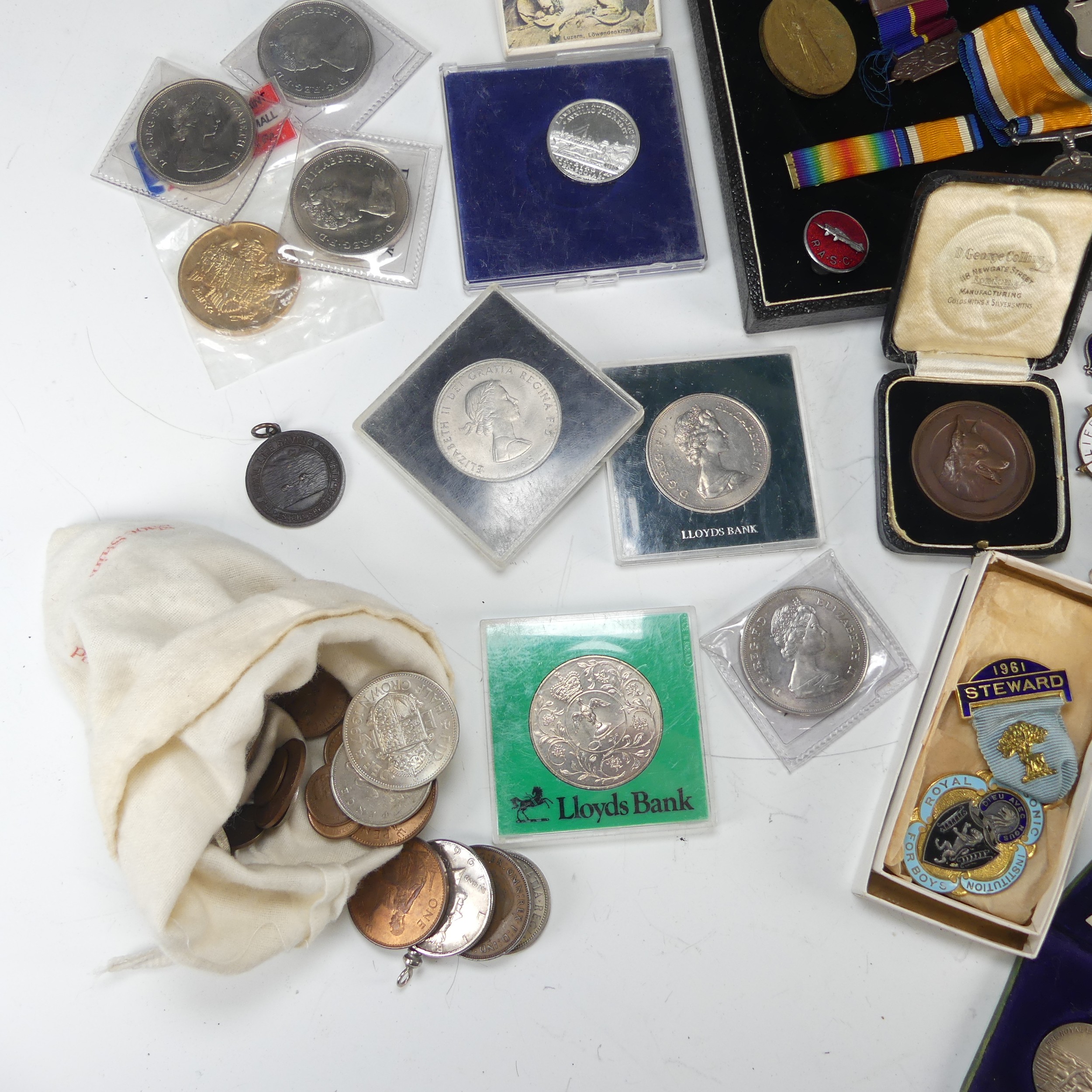 A pair of WW1 Medals, awarded to 2362 pte. W.J. East, Berks Yeo, together with a replica 1739 - Bild 5 aus 7