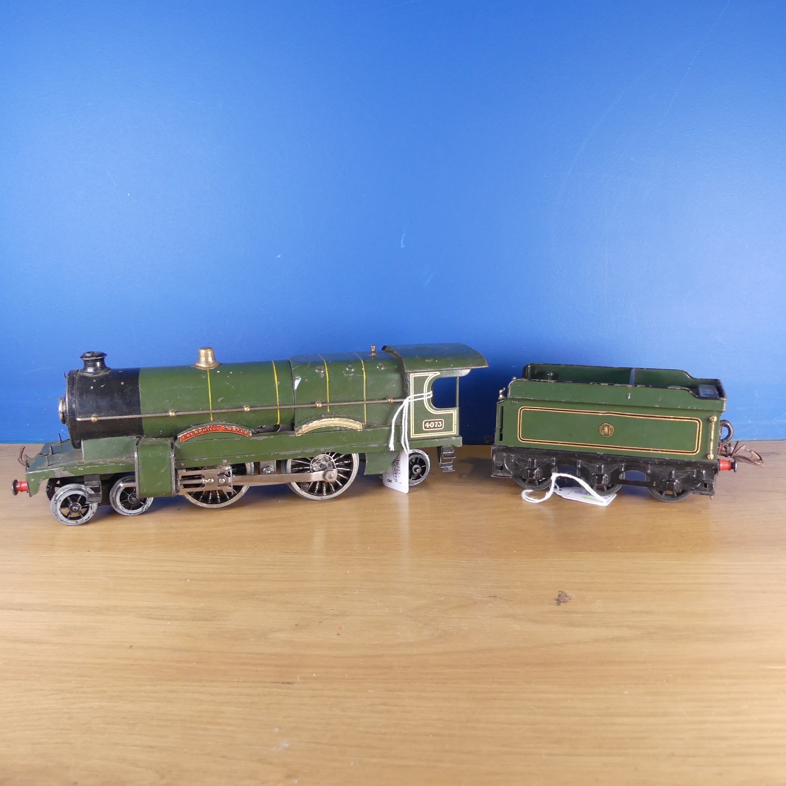 Hornby ‘0’ gauge 3-rail electric GWR 'Caerphilly Castle' 4-4-2 Locomotive and six-wheel Tender, in - Image 2 of 6