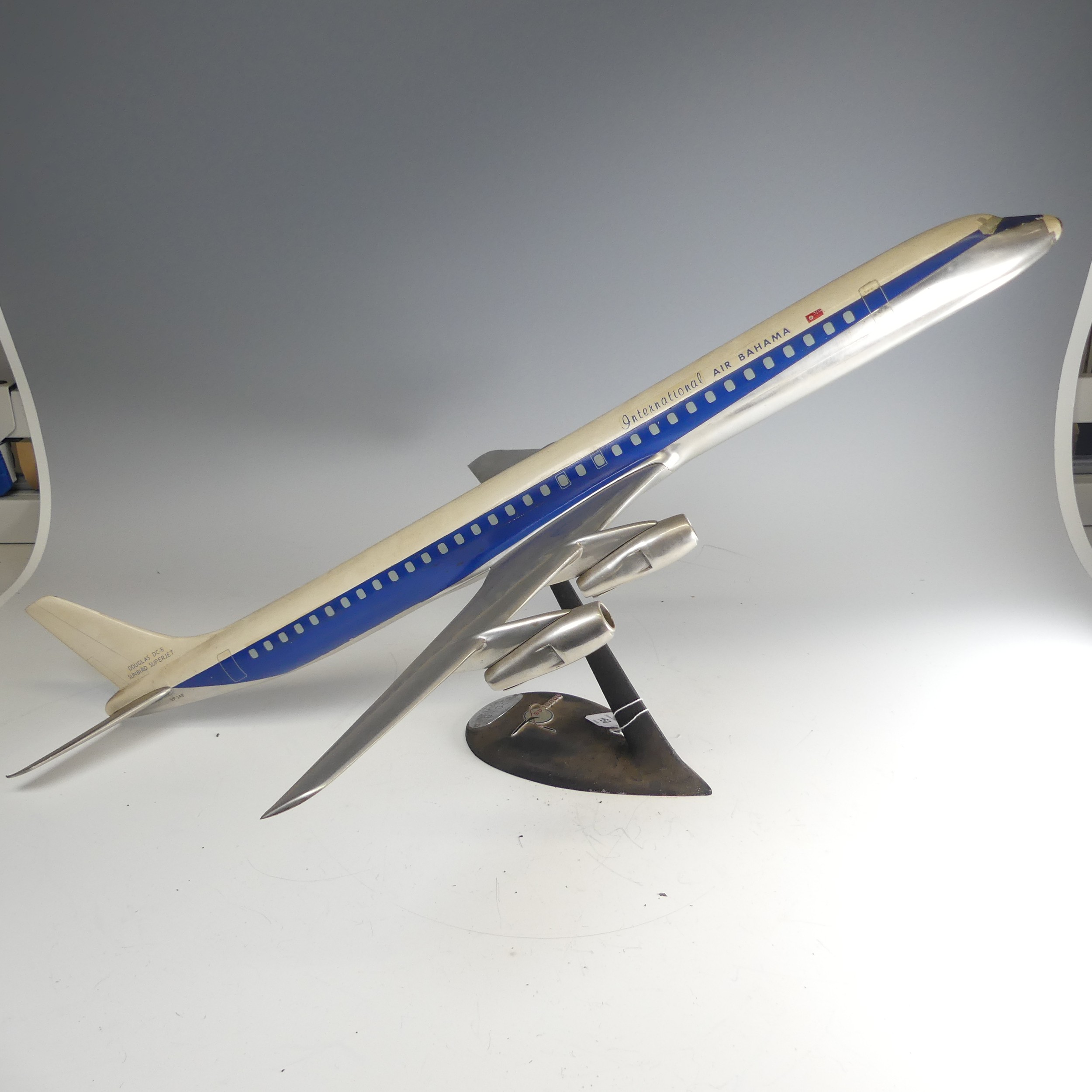 An aircraft manufacturers desktop metal model Aeroplane, 1:72 scale aeroplane of International Air - Bild 6 aus 18