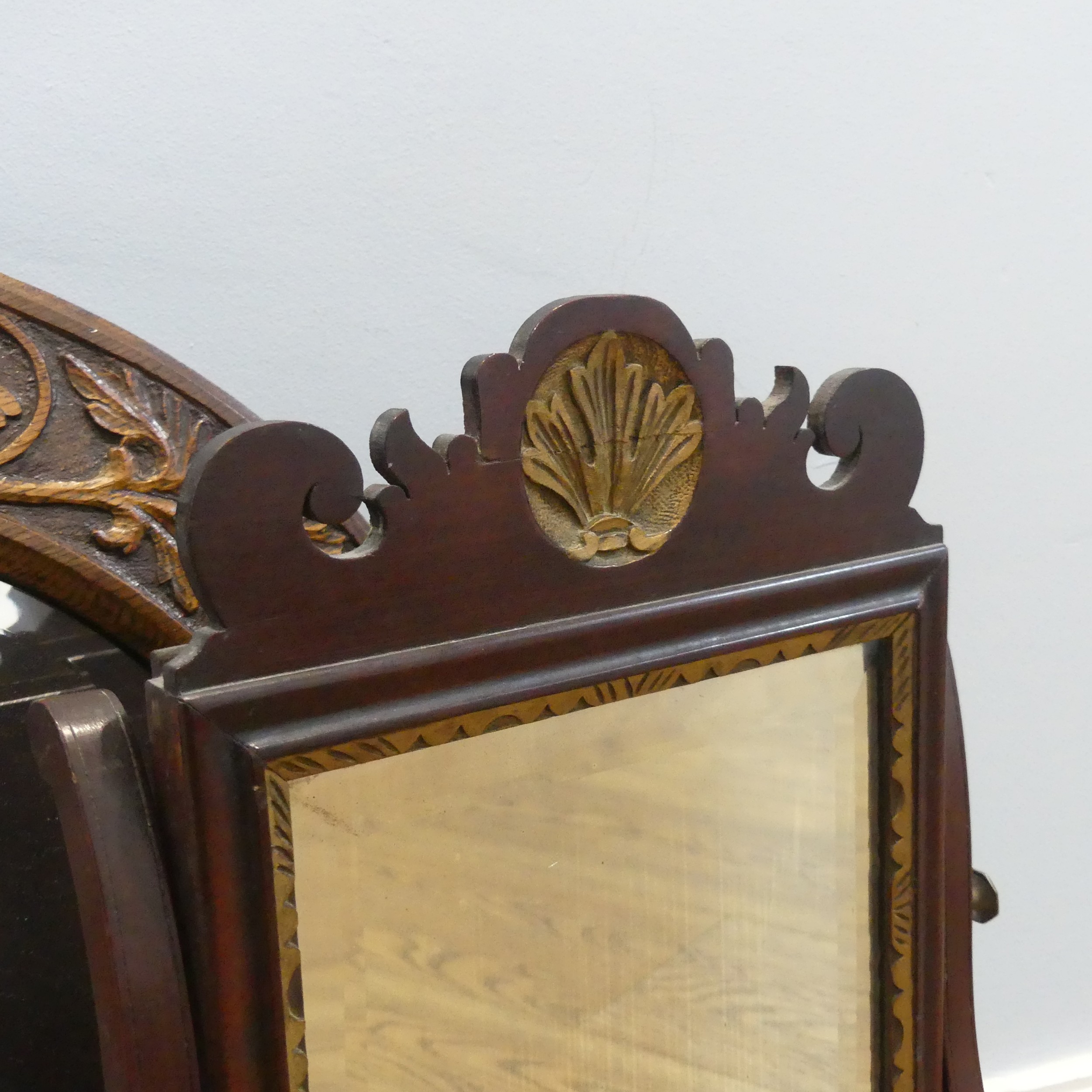 An early 20th century oval Wall Mirror, with carved oak frame, W 57 cm x H 50 cm, together with a - Bild 2 aus 3