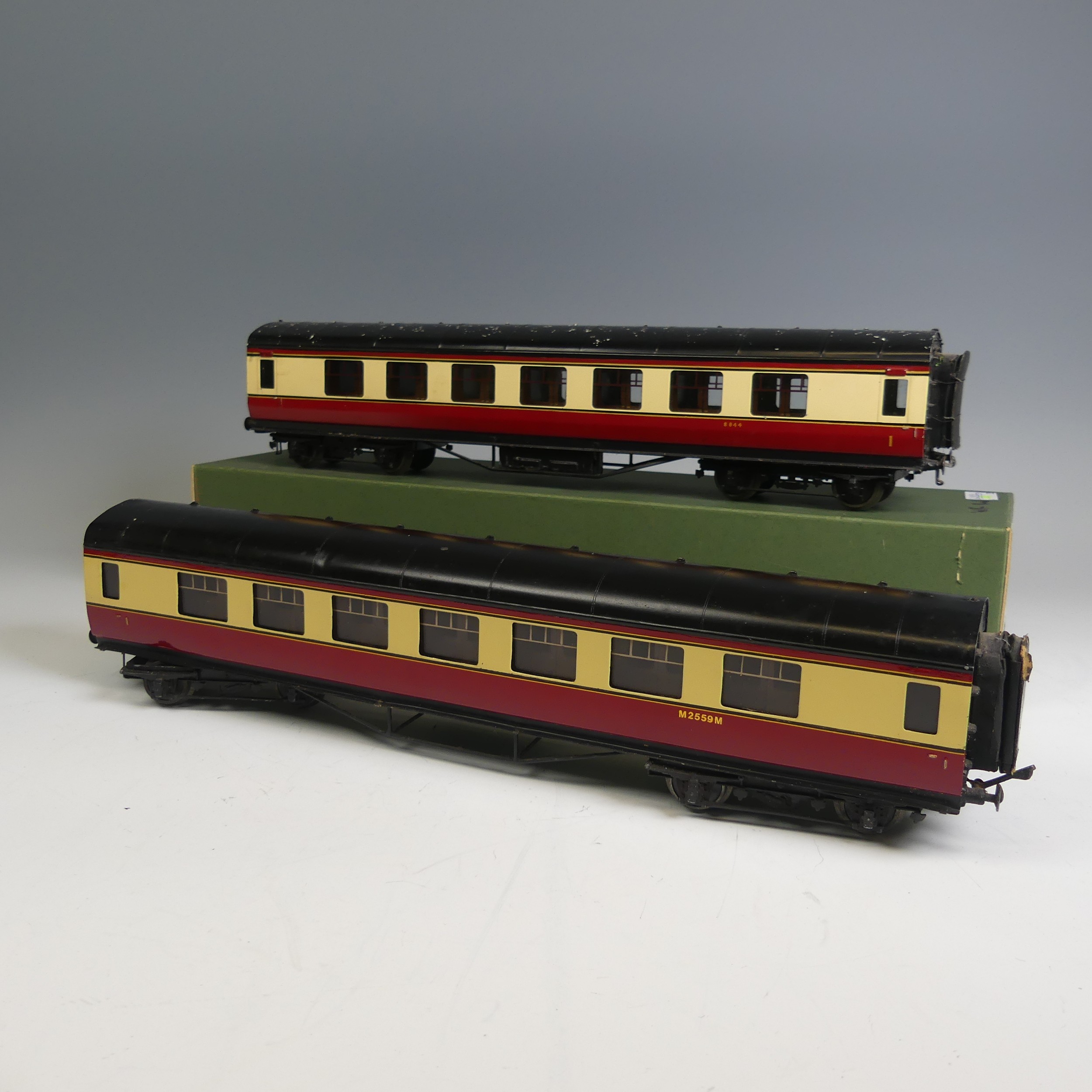 Two Exley ‘0’ gauge BR 1st Class Corridor Passenger Coaches, crimson and cream, No.8844, and No. - Image 4 of 9