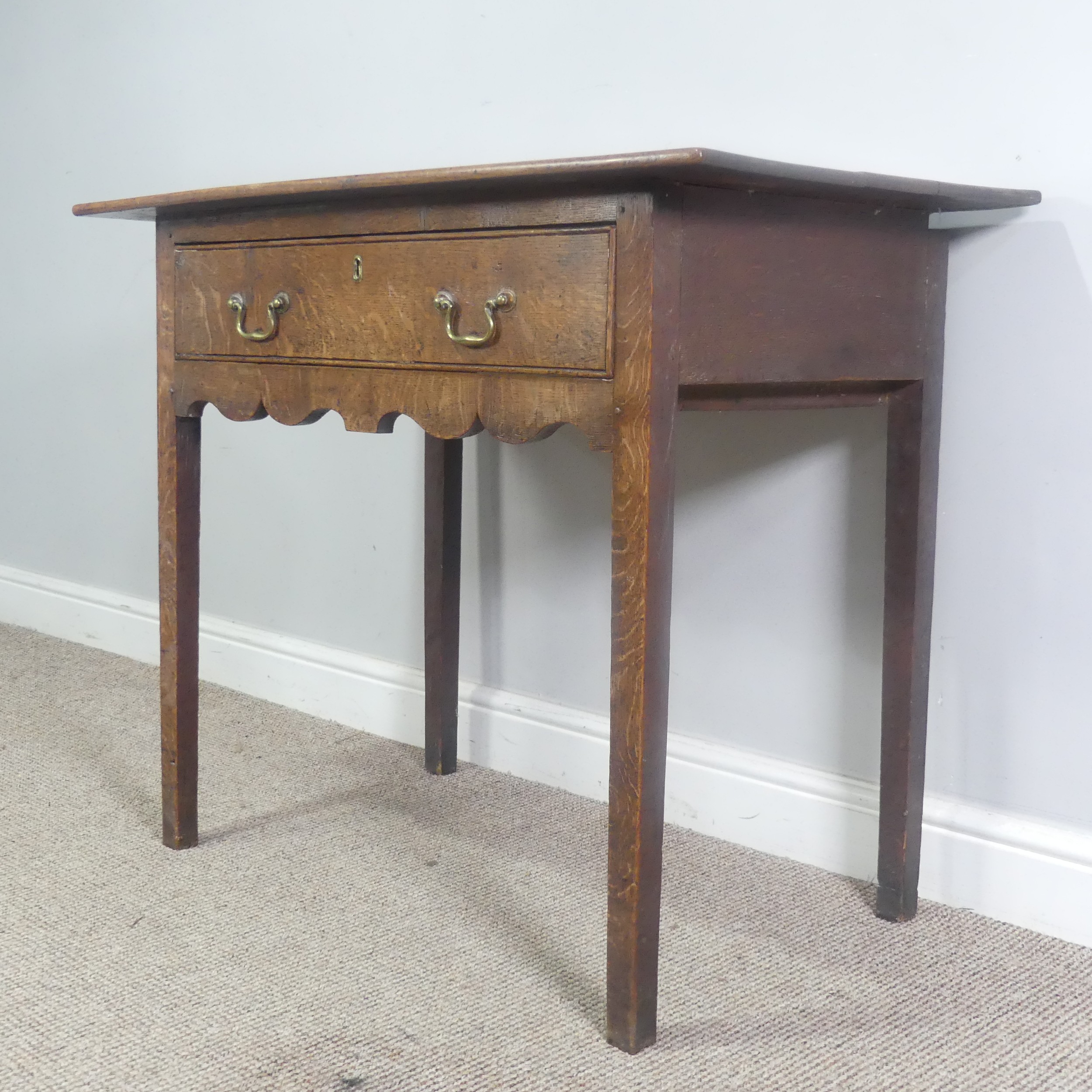 A Georgian oak side Table, overhanging rectangular top over single drawer and moulded frieze, raised - Bild 2 aus 3