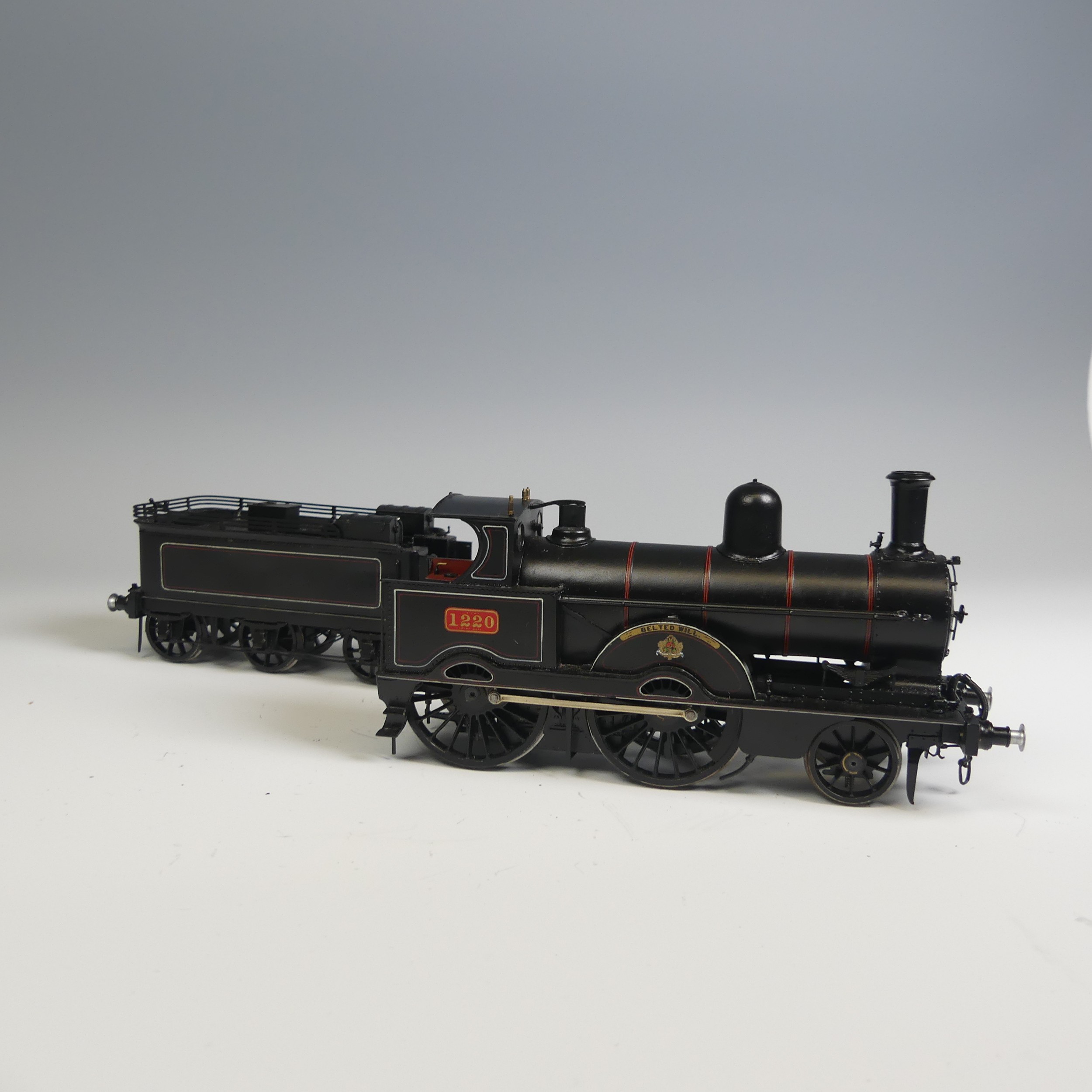 A kit-built ‘0’ gauge electric L&NWR 2-4-0 Locomotive and six-wheel Tender, 'Belted Will', - Bild 5 aus 7