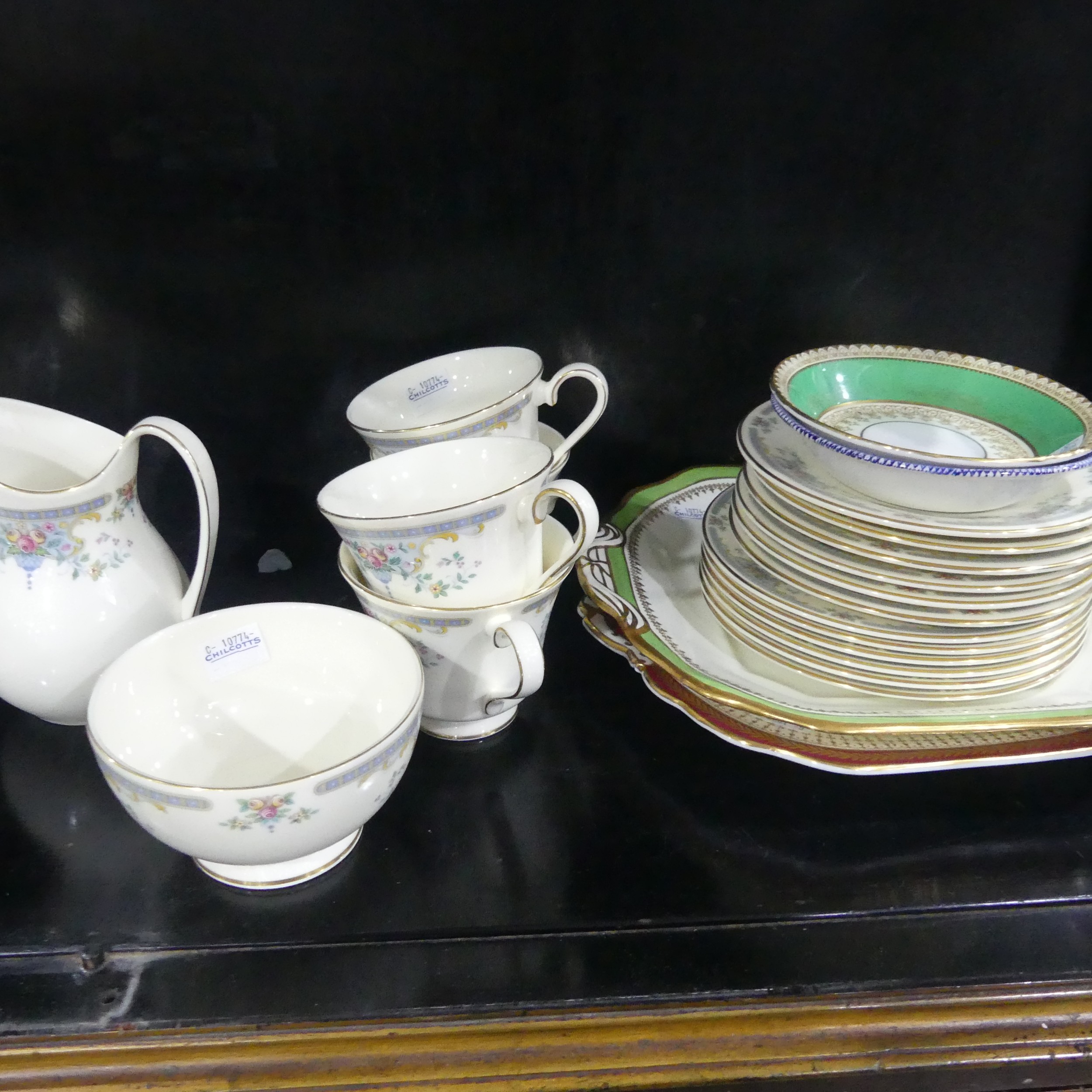 A 19th century Staffordshire part tea set, comprising teapot, sugar basin and cream jug with sixteen - Image 6 of 10