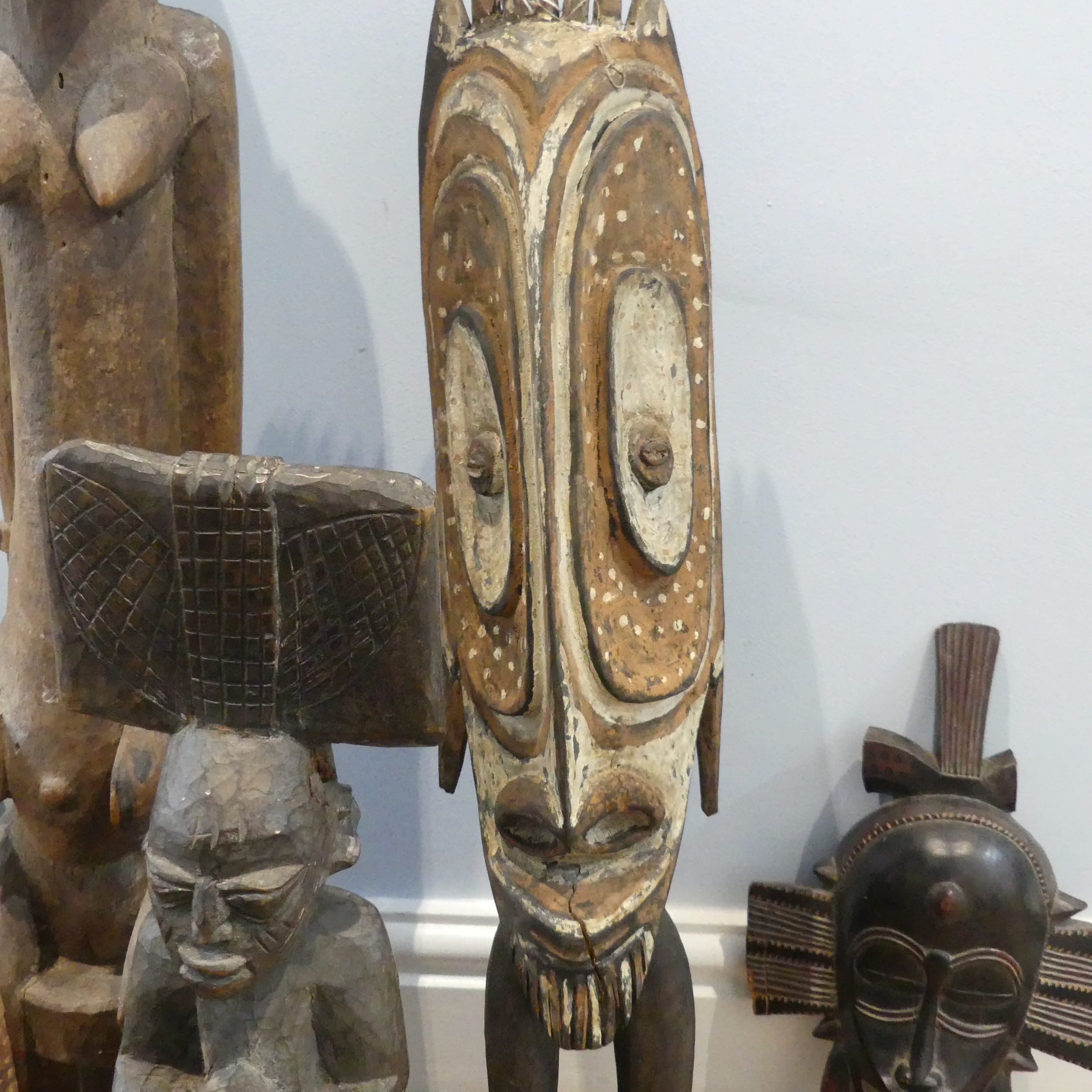 Tribal Artefacts: A Papua New Guineau Sepik Mask, together with a figure similar, and three - Image 5 of 6