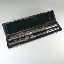 An Altus A907 Flute, with .900 silver headjoint and silver plated body, serial no. 007397, the