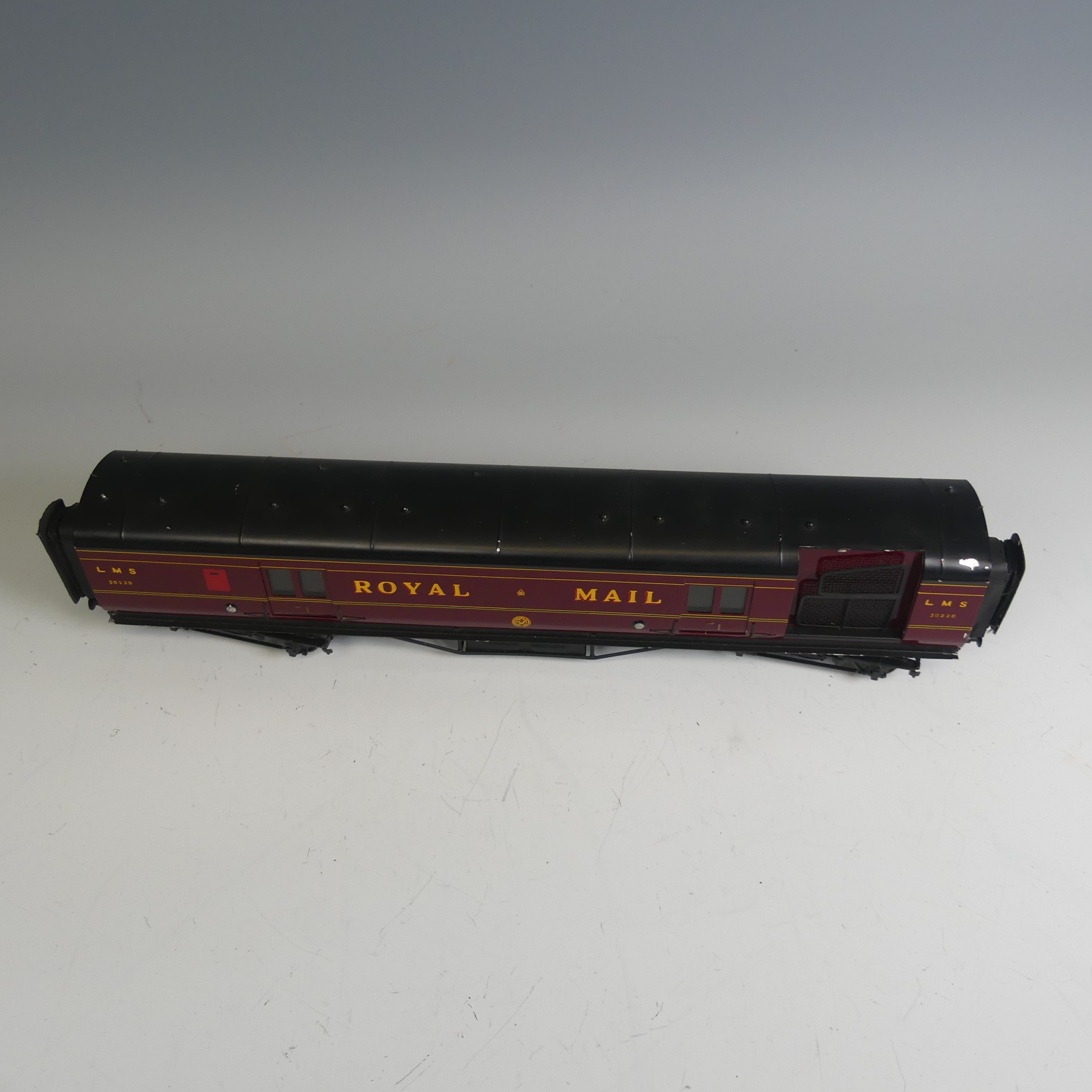 Exley ‘0’ gauge LMS Royal Mail Coach, in LMS maroon with yellow lettering, No. 30228. - Image 3 of 5