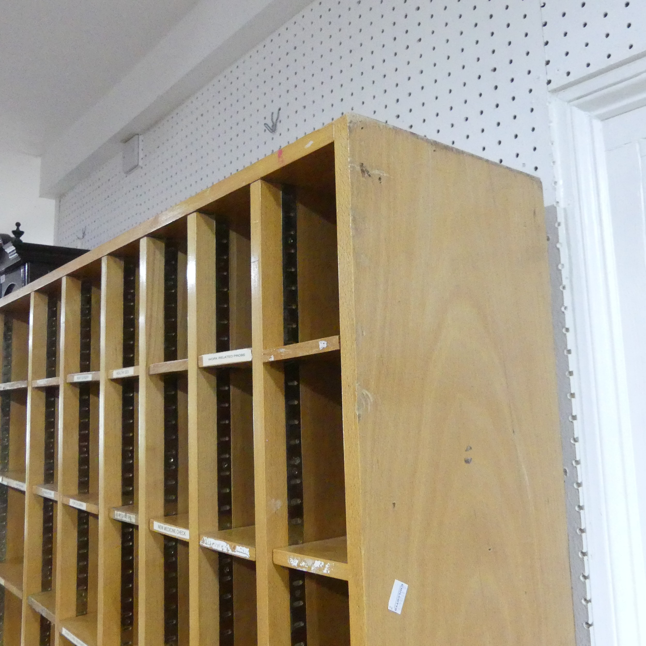 A contemporary oak set of open Shelves / shelving Unit, graduating open shelves / pigeon holes - Image 4 of 4