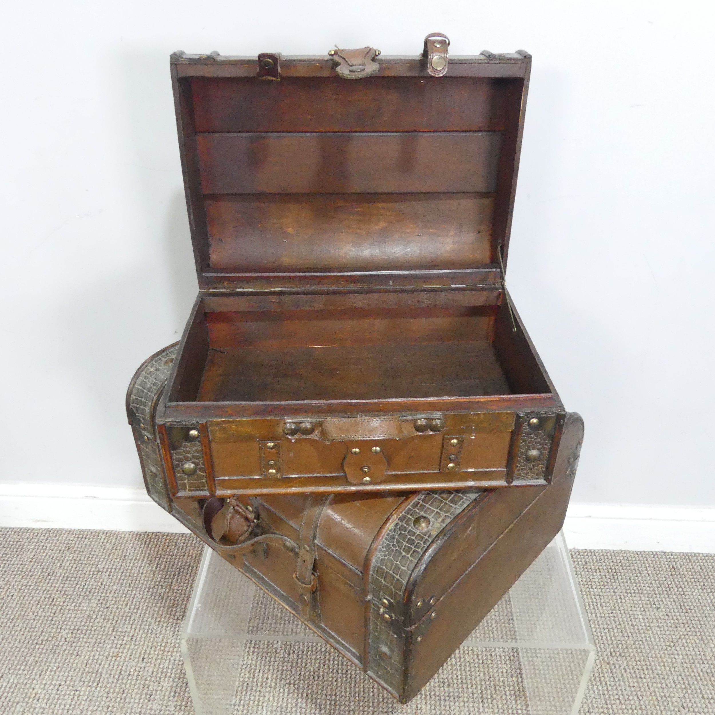 A pair of vintage style oak and leather-effect nesting Suitcases, (largest) W 50 cm x H 23.5 cm x - Image 2 of 2