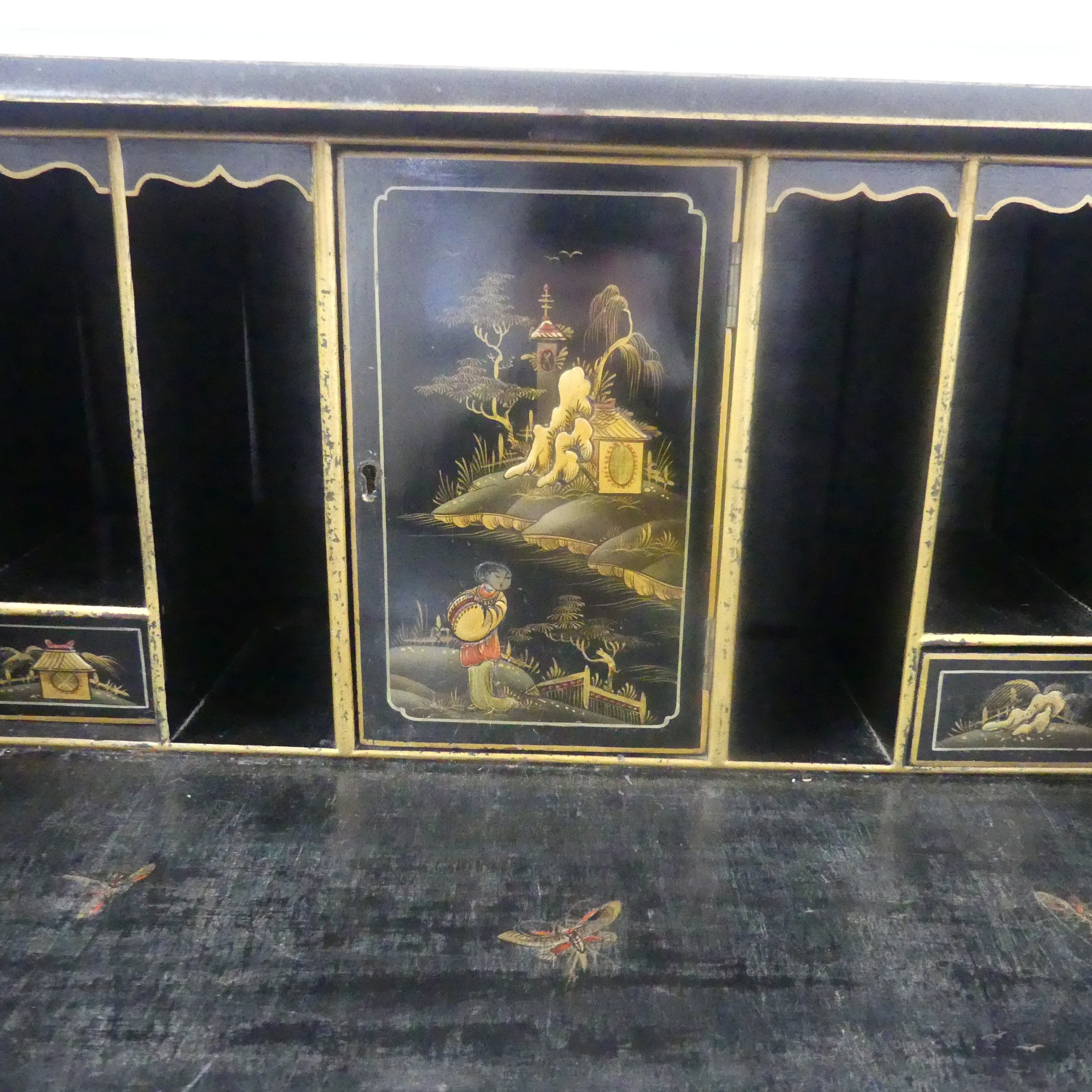 An early 20th century Chinoiserie Bureau, black lacquered and gilt painted decorations, sloped - Image 4 of 7