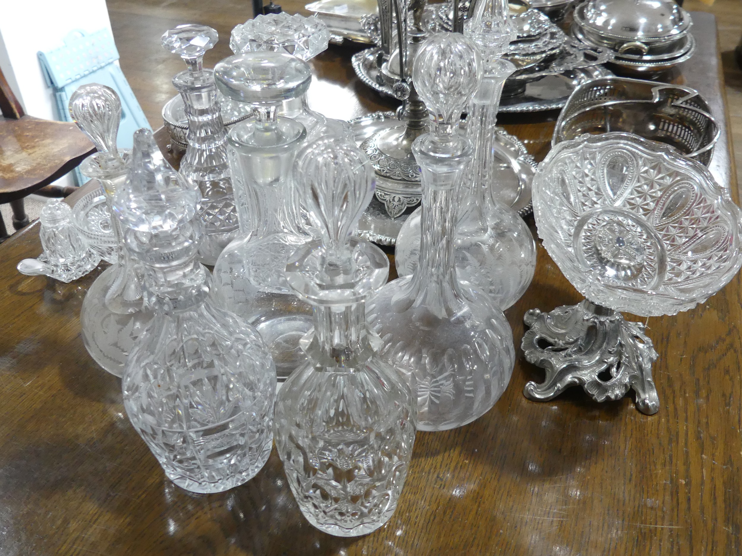 A large quantity of Silver Plate, including a centrepiece in the Aesthetic style, 49.5cm high, as - Bild 5 aus 9