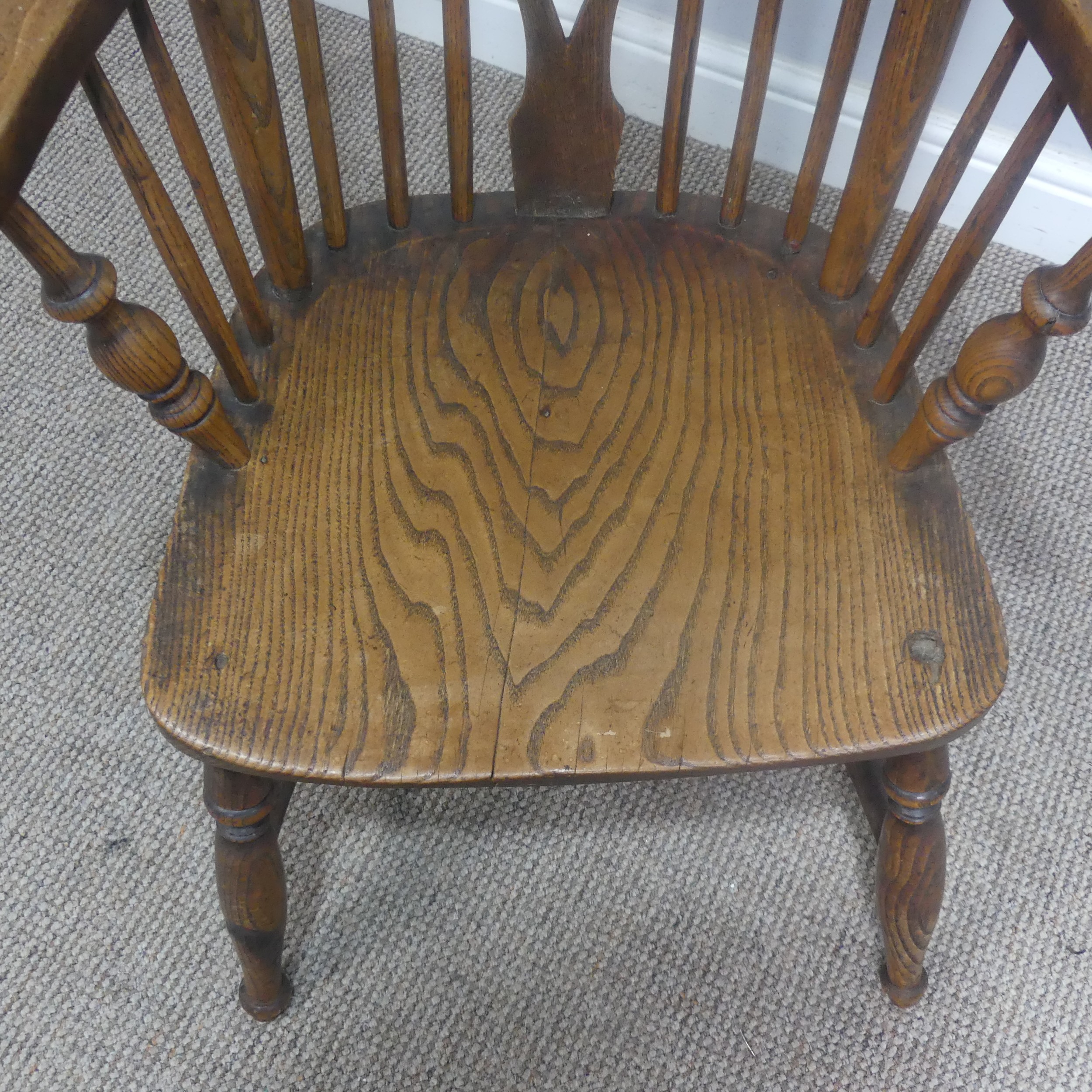 An antique ash and elm windsor Armchair, legs cuts down and with old metal repairs, W 57 cm x H 85 - Bild 2 aus 8