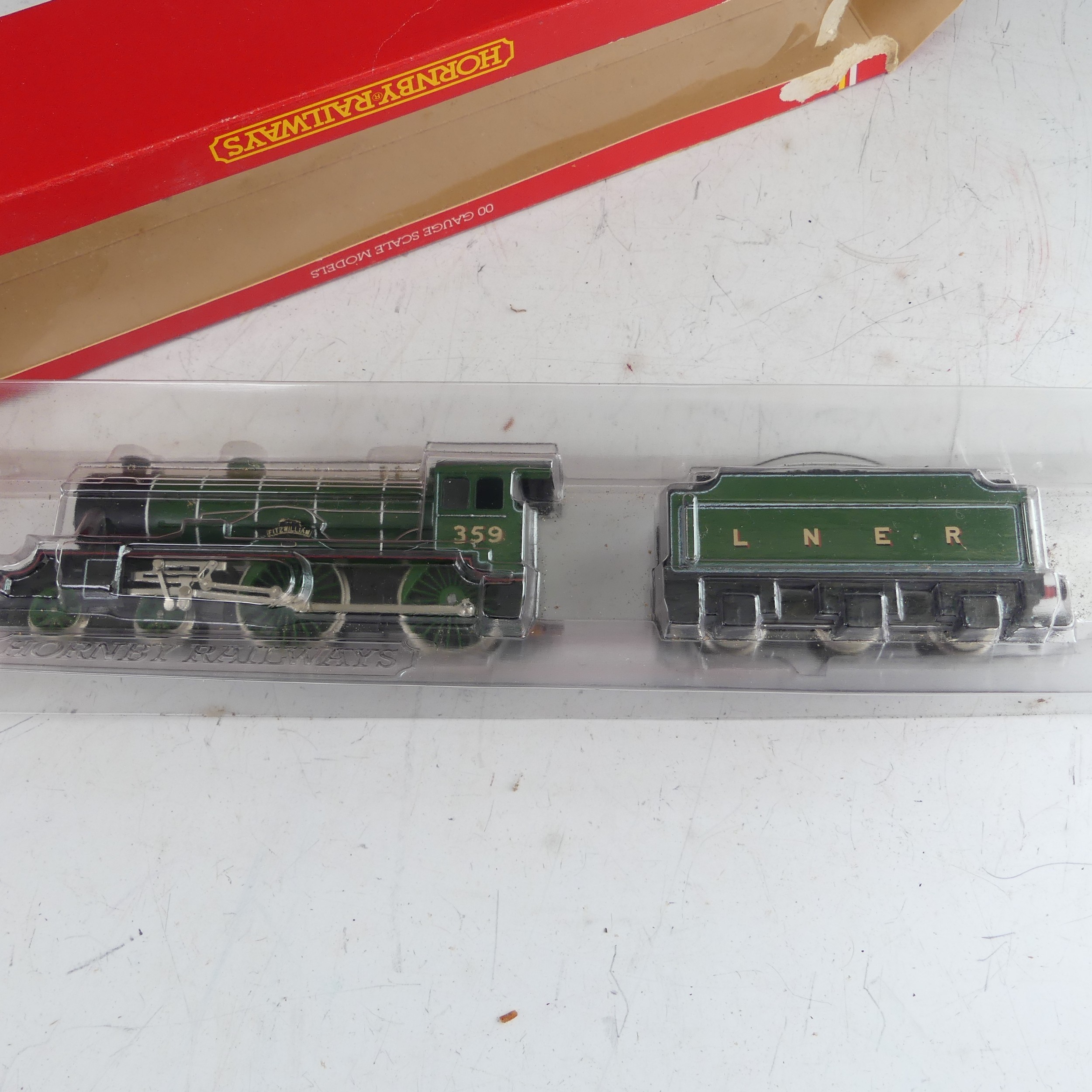 Hornby Railways: Five ‘00’ gauge 2-rail tender locomotives, all boxed, R.063 B.R. 4-6-2 Class 7 ‘ - Bild 7 aus 7