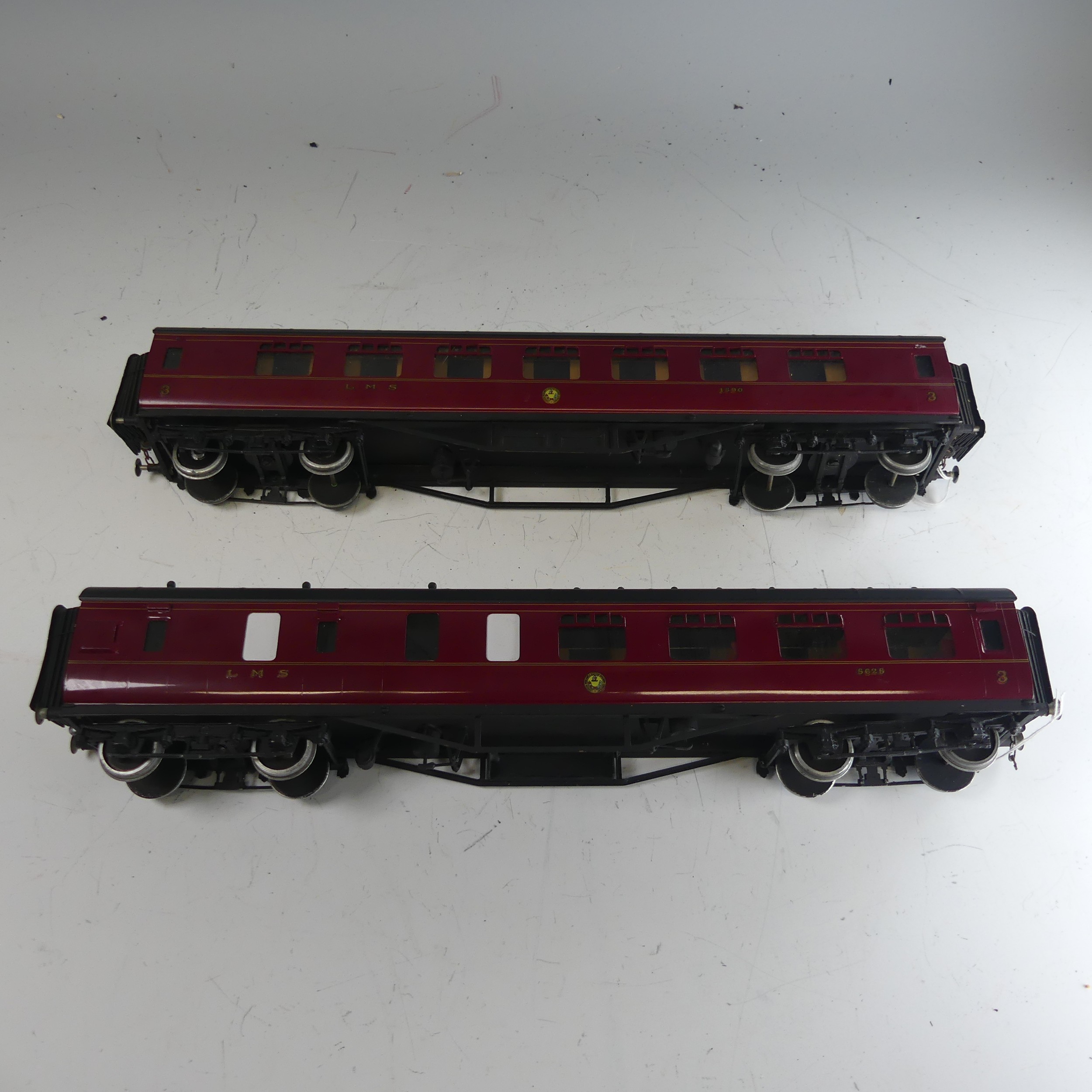 Pair of ‘0’ gauge LMS bogie Passenger Coaches, in LMS maroon with yellow lettering; All 3rd Class - Bild 3 aus 5