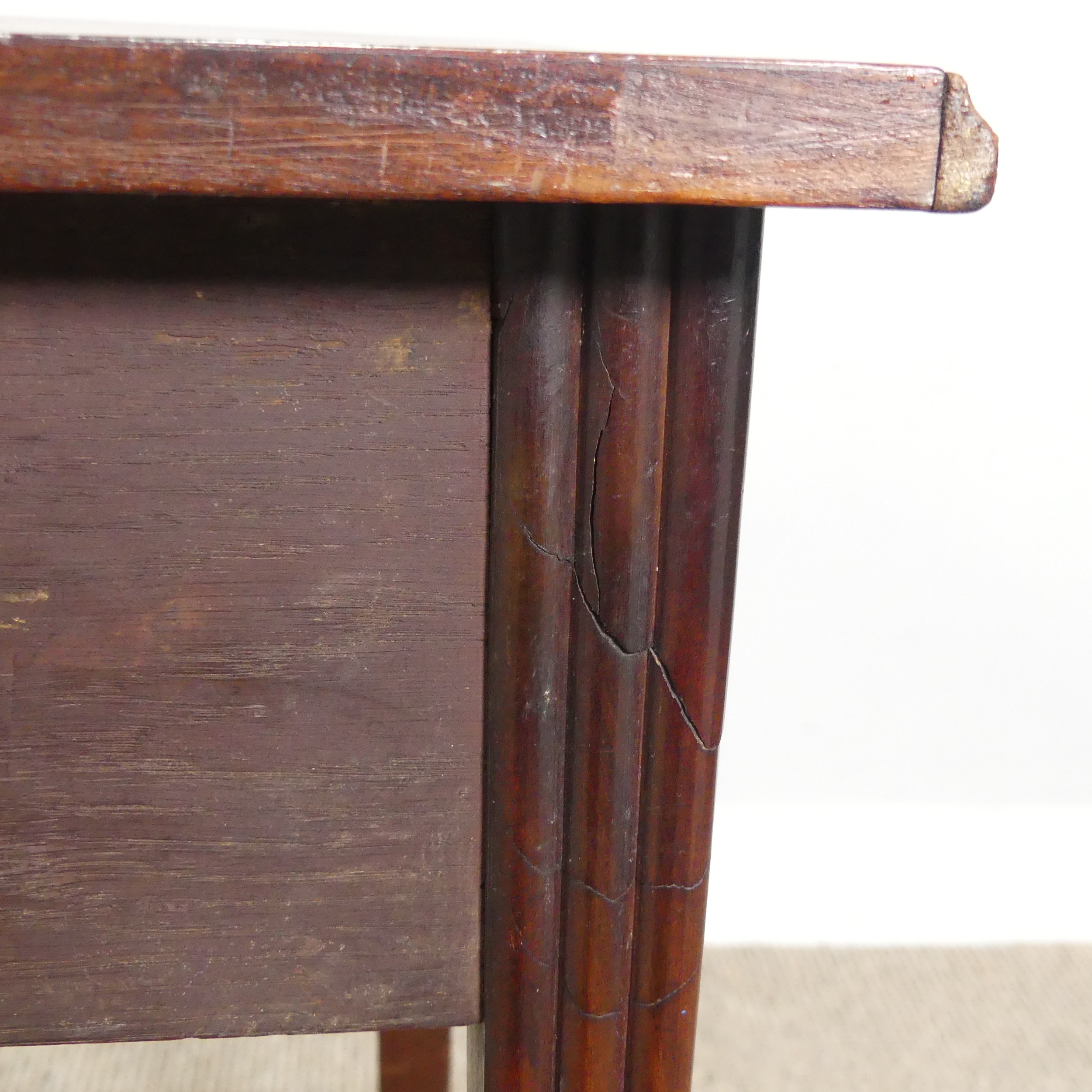 A Georgian mahogany side Table, moulded top over one drawer, raised on reeded legs, W 75.5 cm x H - Bild 7 aus 7