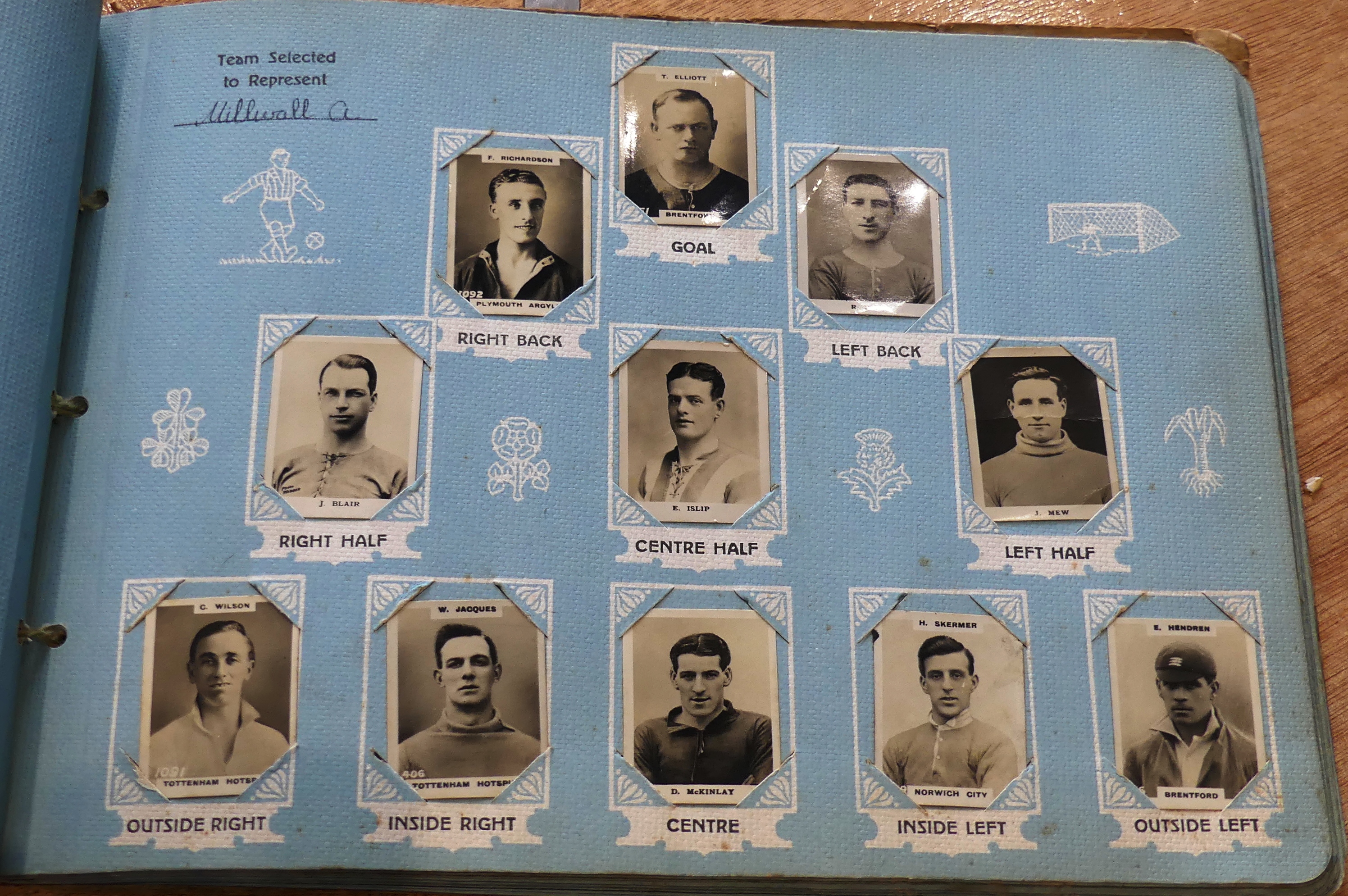 A Godfrey Phillips Ltd. 'Photos of Football Players' card album, 1922/1923, containing Pinnace phot - Image 12 of 12