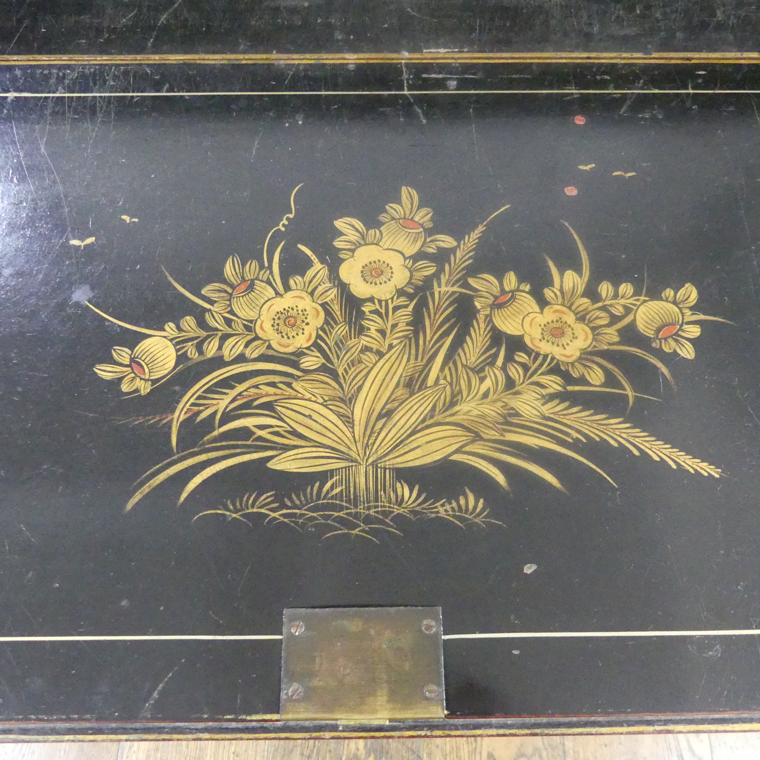 An early 20th century Chinoiserie Bureau, black lacquered and gilt painted decorations, sloped - Bild 5 aus 7