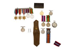 A GROUP OF WW1 AND WW2 WAR MEDALS: