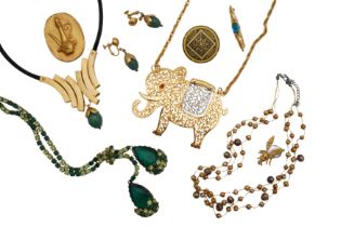 A GROUP OF COSTUME JEWELLERY